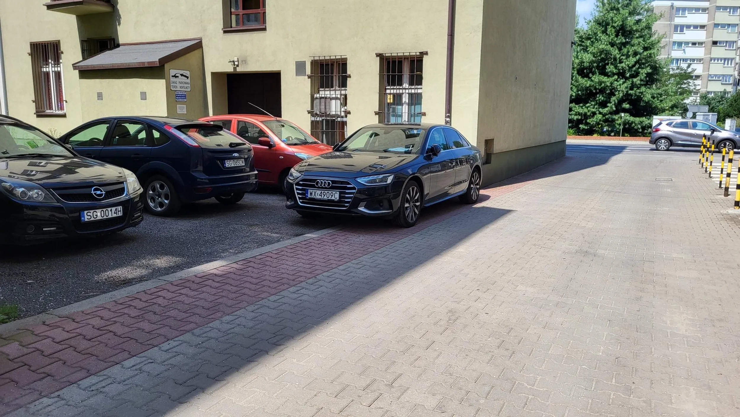 Pusta blondynka która ciągle zastawia inne samochody powód? "Ja tu pracuje i wszystkie miejsca zajęte"