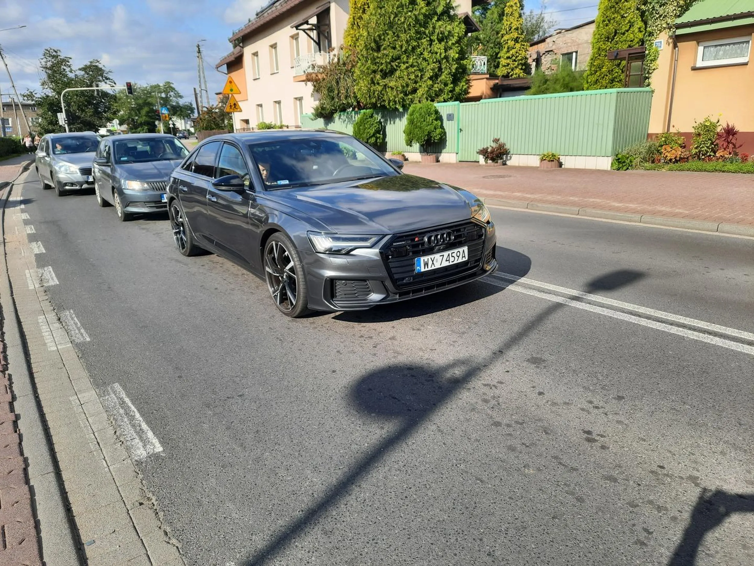 WX7459A audi a6 sedan kolor charcoal kierowca w dniu 06.10.2023 godz 13:40 na DK934 po zjeździe z E462 w kierunku Oświęcimia dwa razy wyprzedzanie na przejściu dla pieszych oraz jeden raz na podwójnej ciągłej