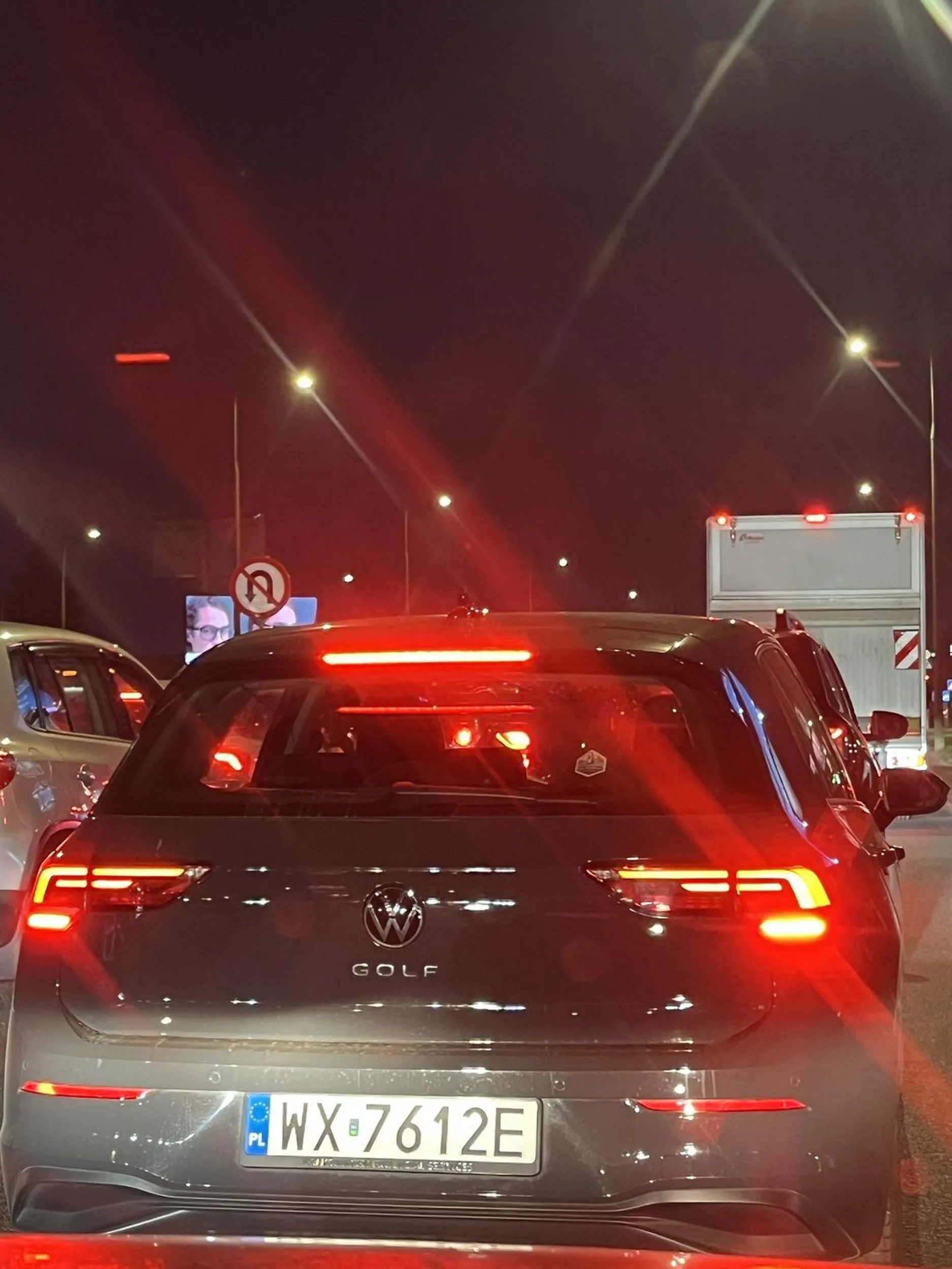 Burak w golfie. Nie umie wpuszczać na suwaczek. Nie pozdrawiamy.