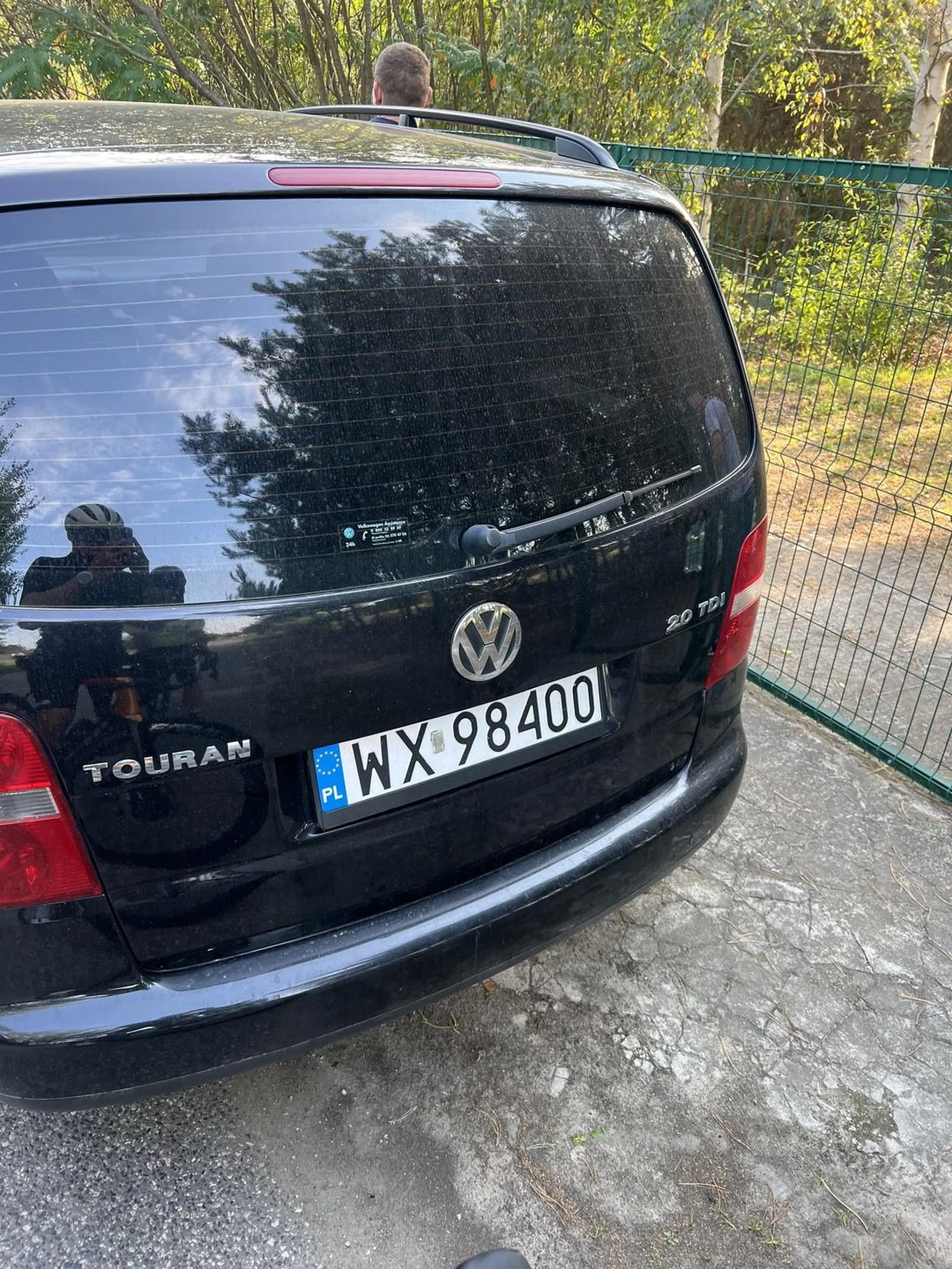 Uwaga - VW Touran, WX98400 - typ dziś prawie potrącił dwójkę rowerzystów (jasne stroje, dobre lampki) w stone góry kalwarii, jak się dalej zatrzymał to podjechaliśmy do niego i uciekł tam do siebie i nawyzywał nas. Prosty łeb, widać że albo po alkoholu albo używkach. Uważajcie na siebie i na tych niespełna rozumu ludzi, a ty jak to czytasz to się zastanów czy nie zacząć paść krow i jeździć traktorem po polu, może wtedy nie zrobisz nikomu krzywdy :)