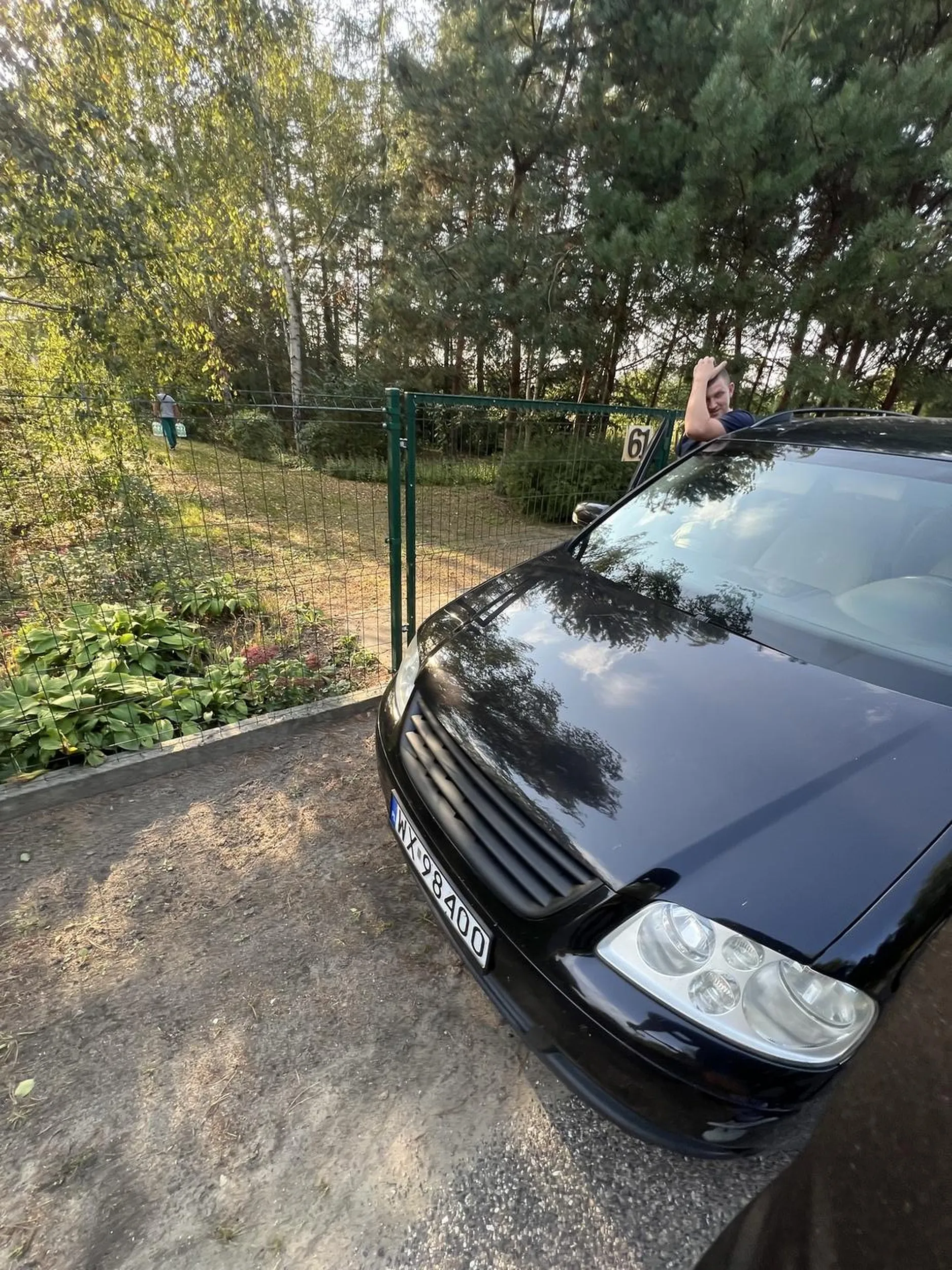 Uwaga - VW Touran, WX98400 - typ dziś prawie potrącił dwójkę rowerzystów (jasne stroje, dobre lampki) w stone góry kalwarii, jak się dalej zatrzymał to podjechaliśmy do niego i uciekł tam do siebie i nawyzywał nas. Prosty łeb, widać że albo po alkoholu albo używkach. Uważajcie na siebie i na tych niespełna rozumu ludzi, a ty jak to czytasz to się zastanów czy nie zacząć paść krow i jeździć traktorem po polu, może wtedy nie zrobisz nikomu krzywdy :)