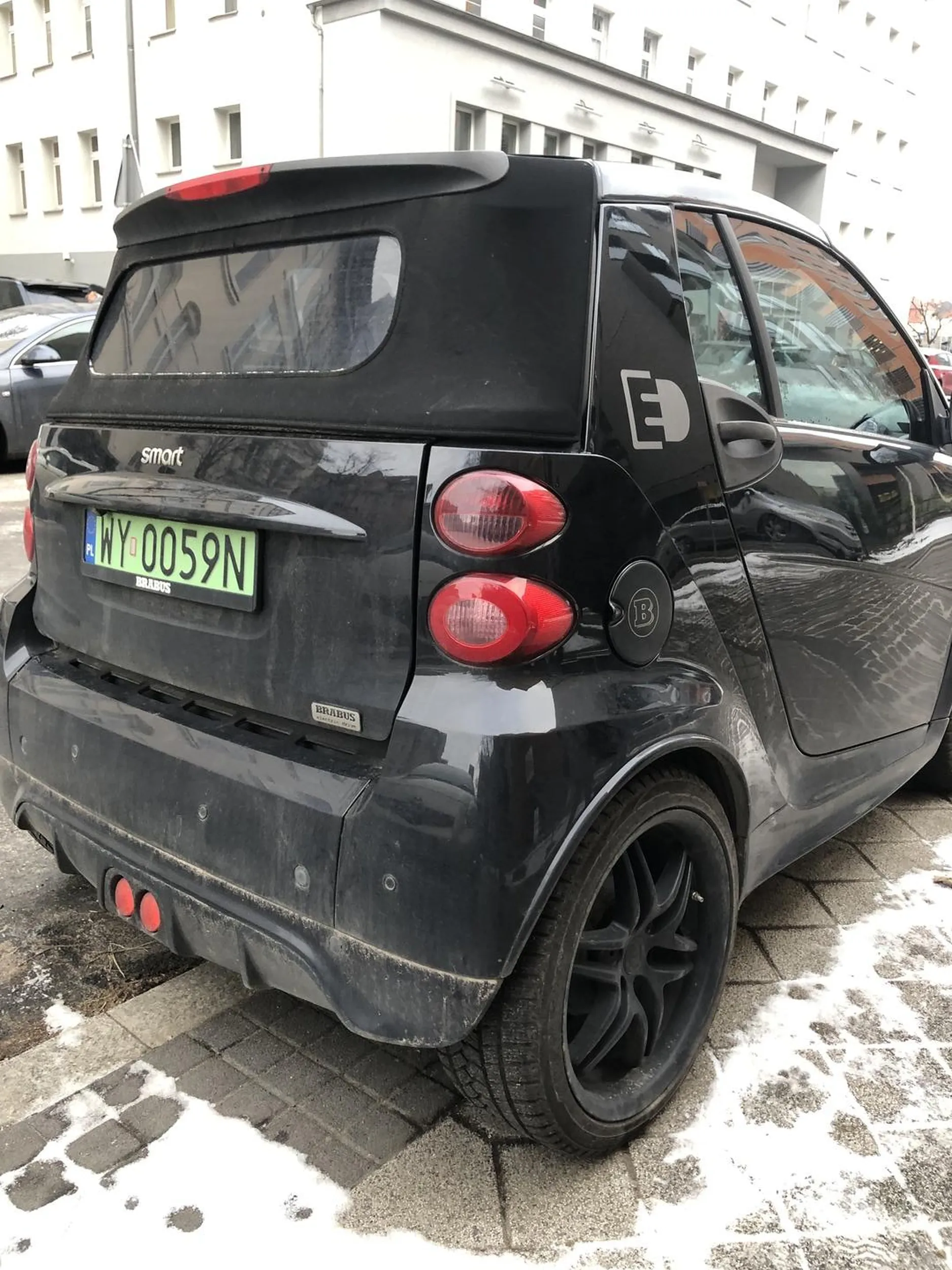 Jaki … jeździ elektrycznym smartem w brabusie