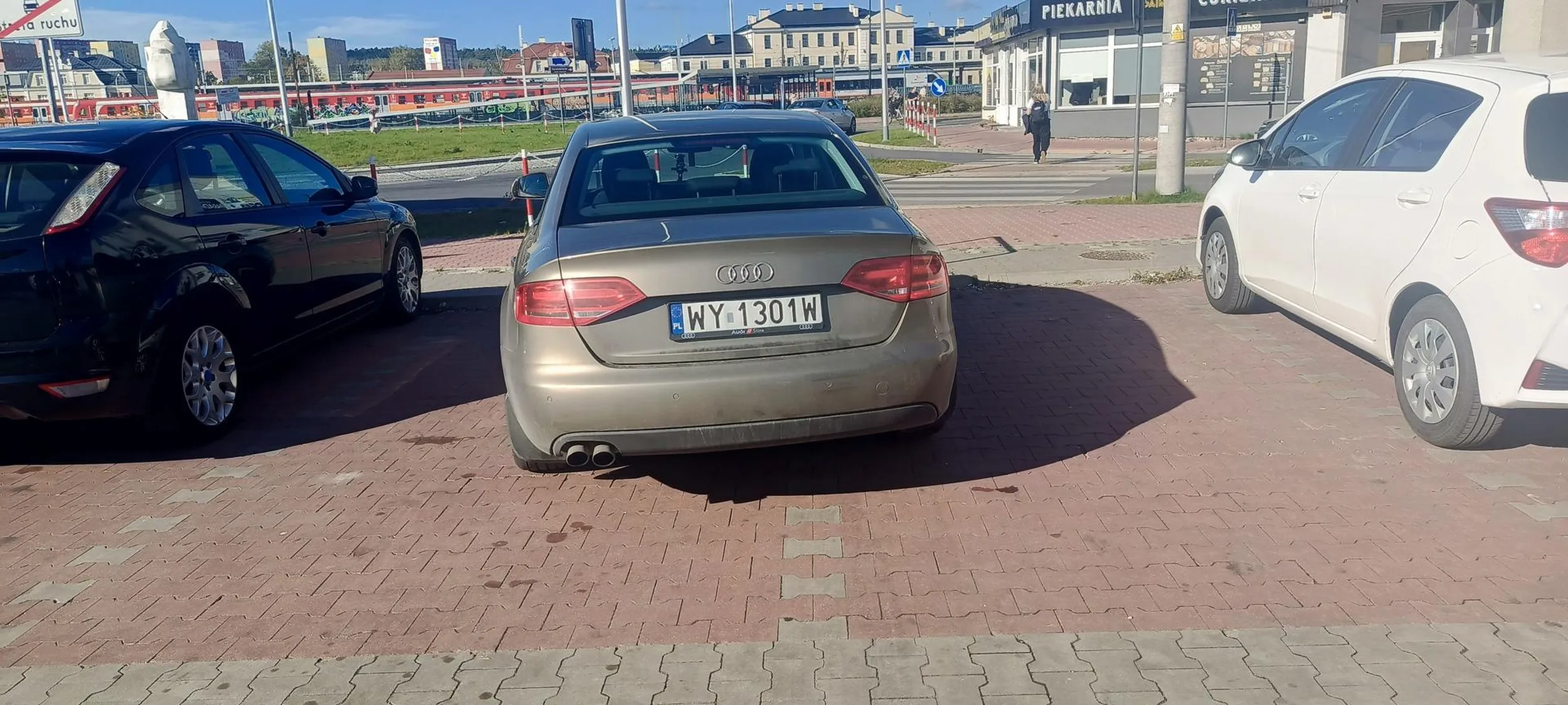 Naucz się parkować amebo ,chciałam zaparkować pod biedronką z chora córką ale nie bo pan z przykrótkim członkiem nie umie parkować