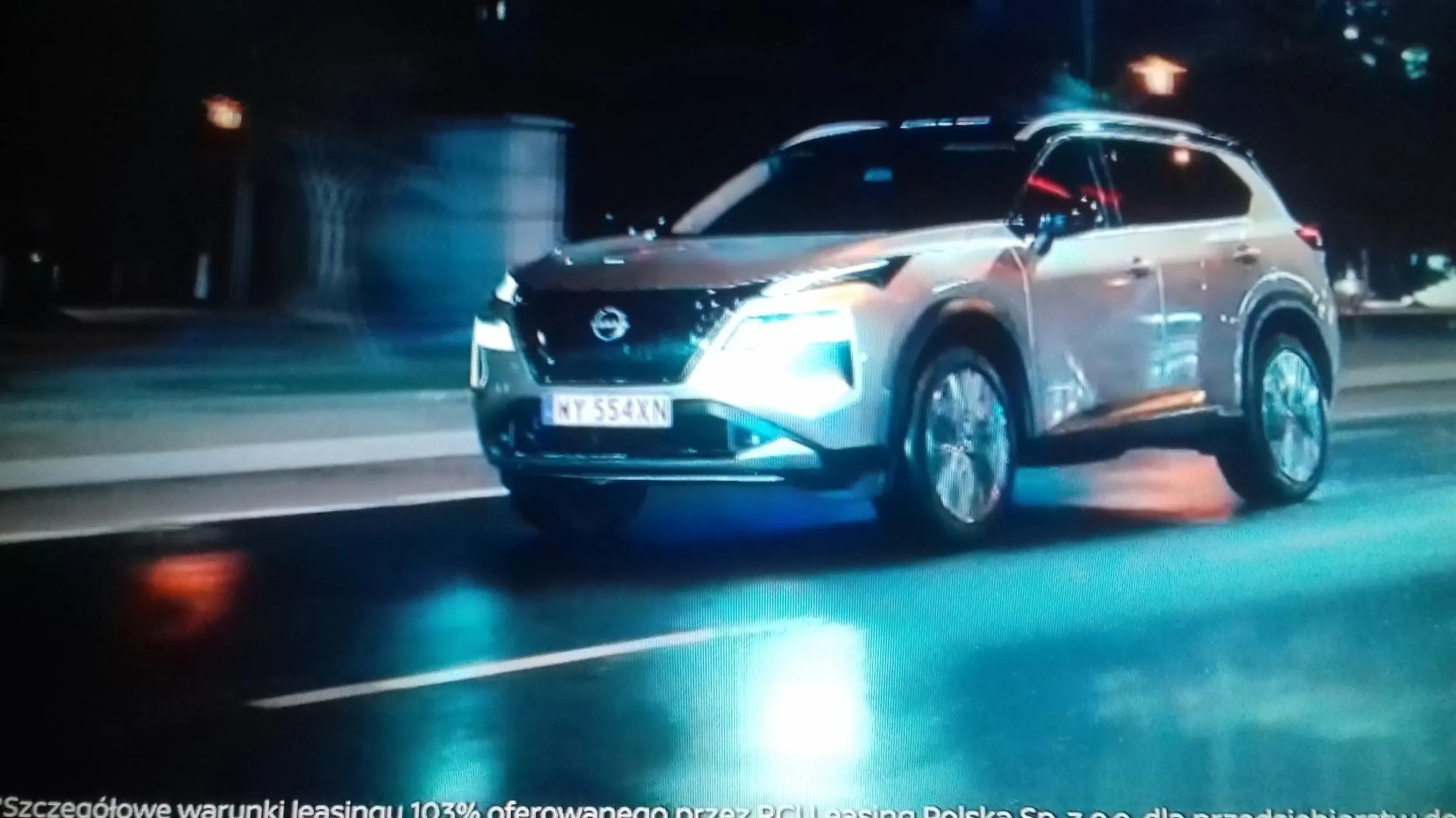 piekny nissan z reklamy