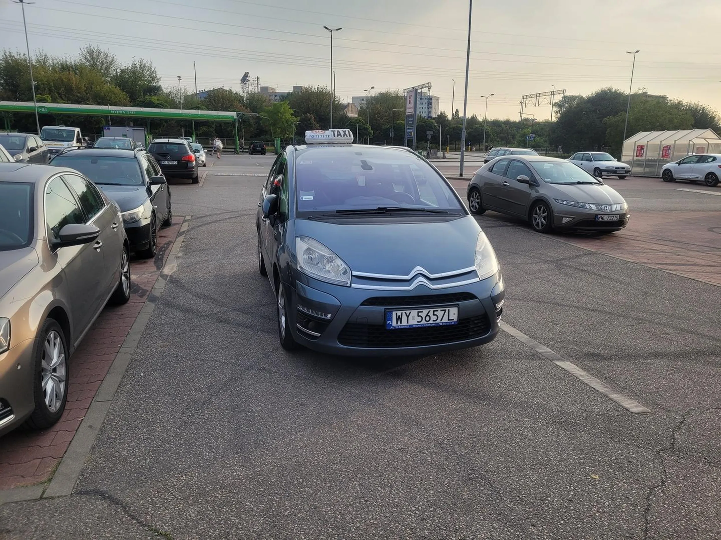 I weź to ogarnij...a obok miejsca parkingowe