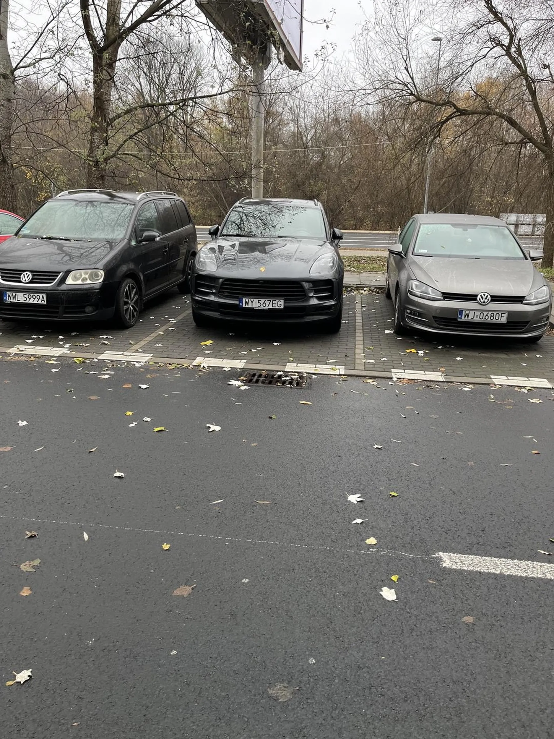 Pirat Drogowy! Wyminął mnie na rowerze z dużą prędkością w odlegości kilku centymetrów, po czym zahamował i zjechał na osiedle aby zaparkować pojazd