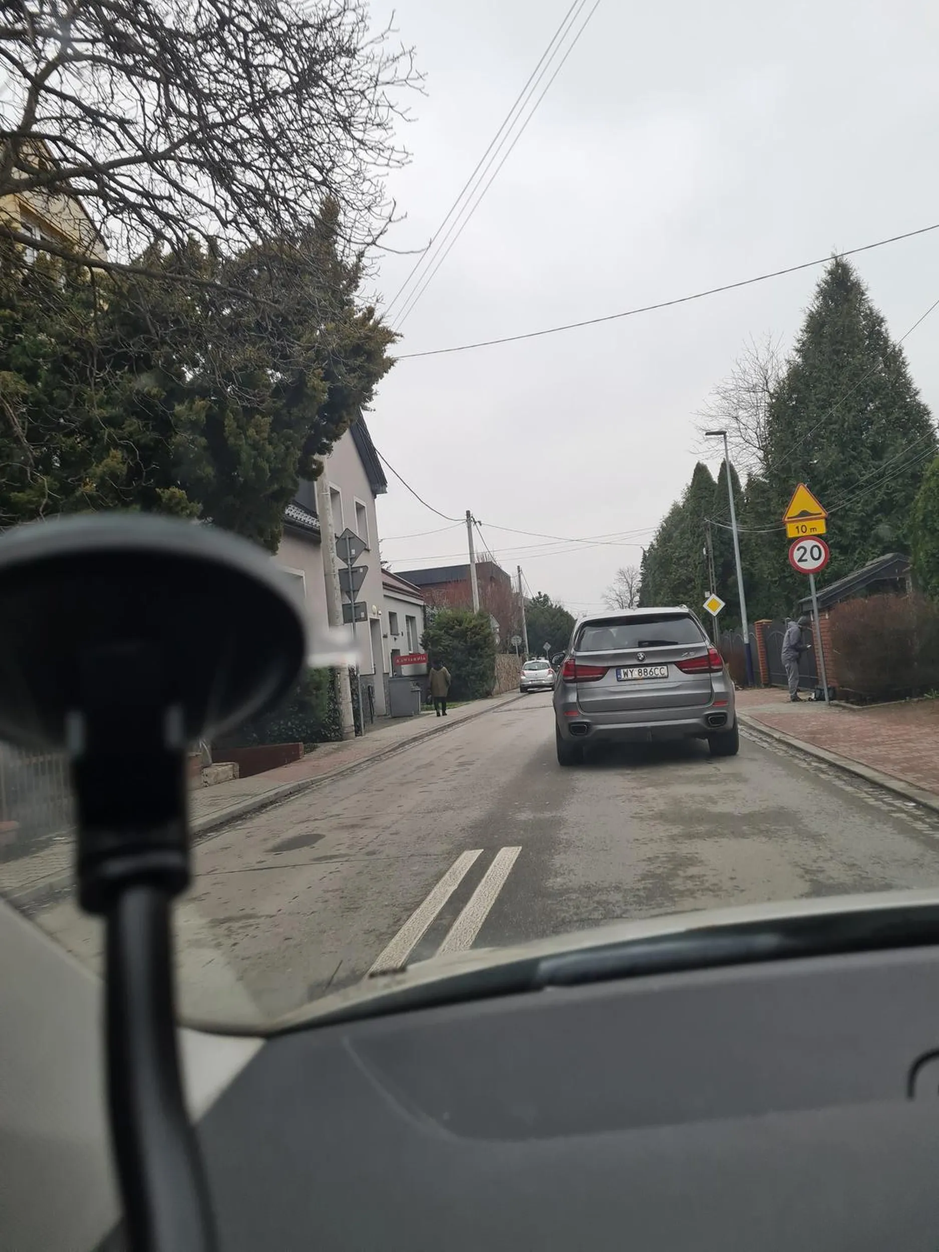 Kierowca wymusza pierwszeństwo