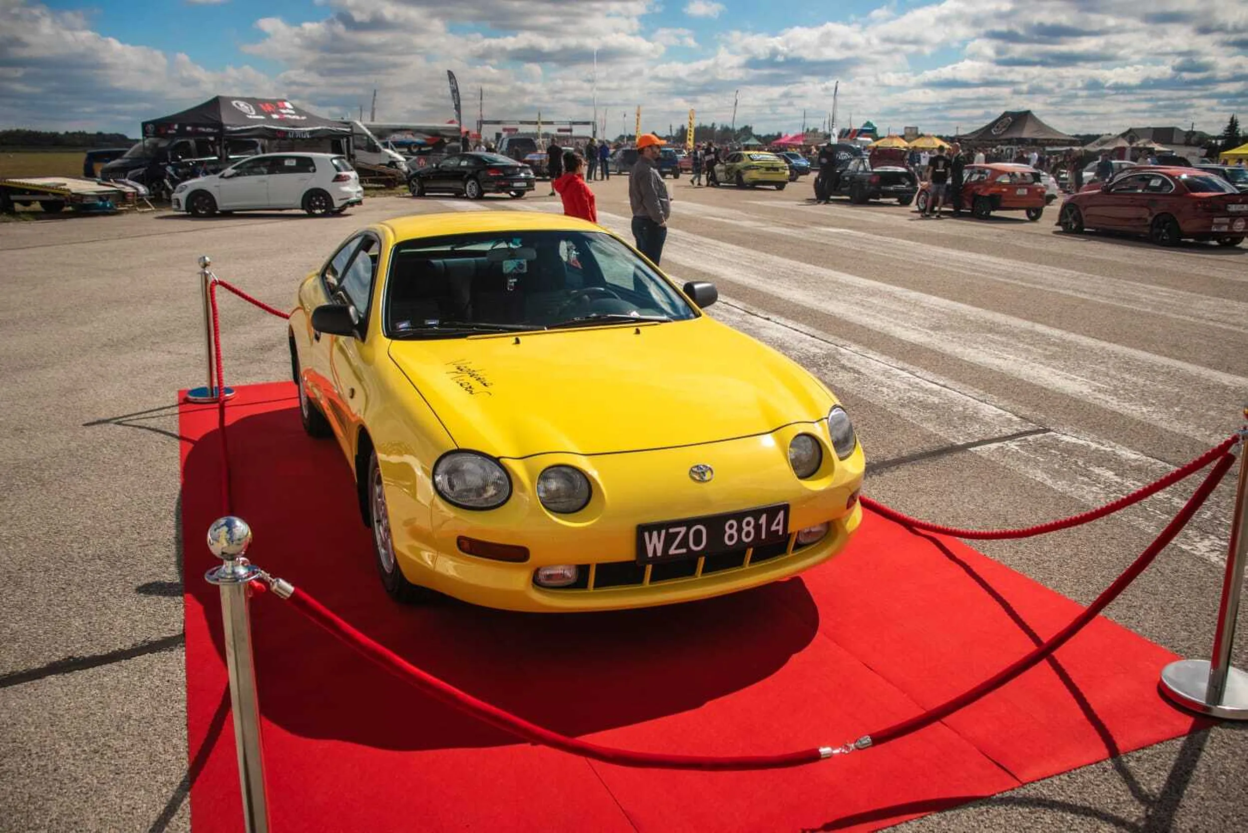 Jest to oryginalna toyota celica z filmu ,,chłopaki nie płaczą ,obecnie na numerach żółtych kolekcjonerskich KWA 6U wiecej o historii tego autka Istagram Toyotaclelica_chlopakinieplacza Pozdrawiam