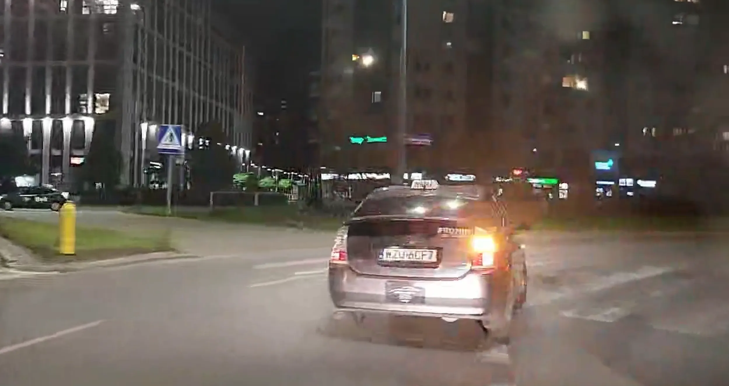 Nie zatrzymał się skurwiel na pasach najwidoczniej pod wpływem alkoholu nie polecamy tego kierowcy https://clips.twitch.tv/SneakyCoweringDadStrawBeary-k6bSUlJFLhYnCMR7