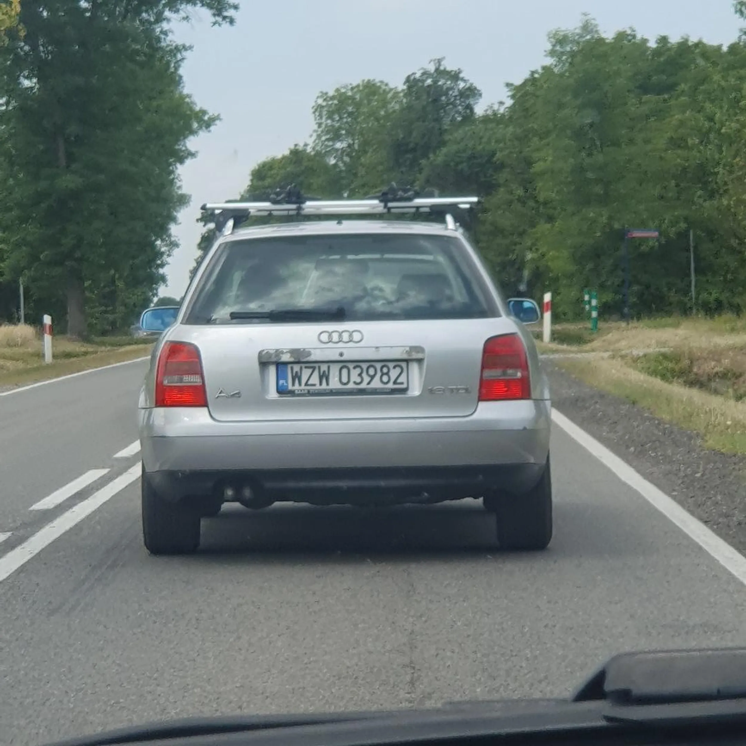 Ale zapierdala po drodze a my za nim esz