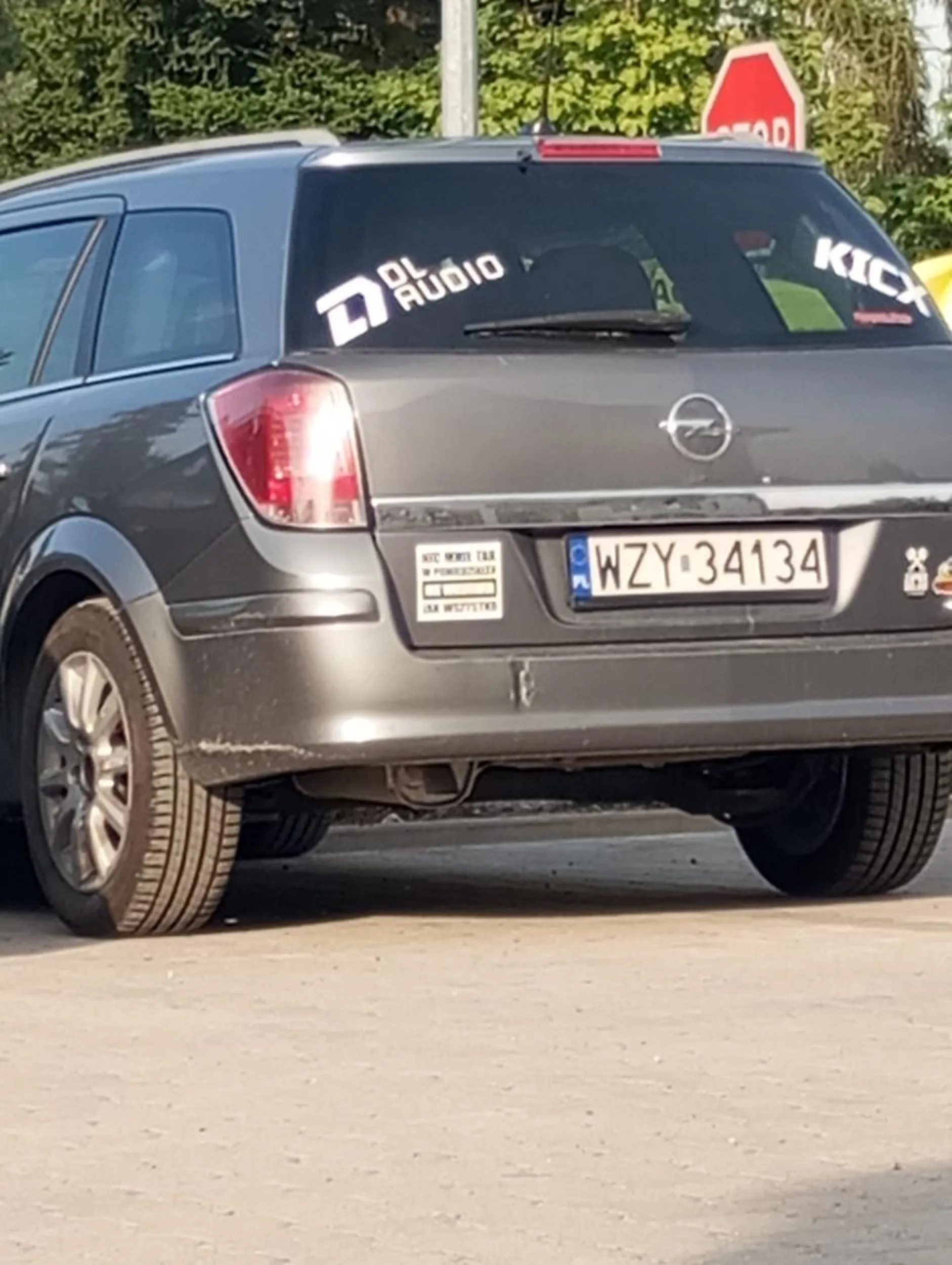 Sigma ziomek z naklejką z napisem (Nic mnie w poniedziałek nie wkurwia jak wszystko)