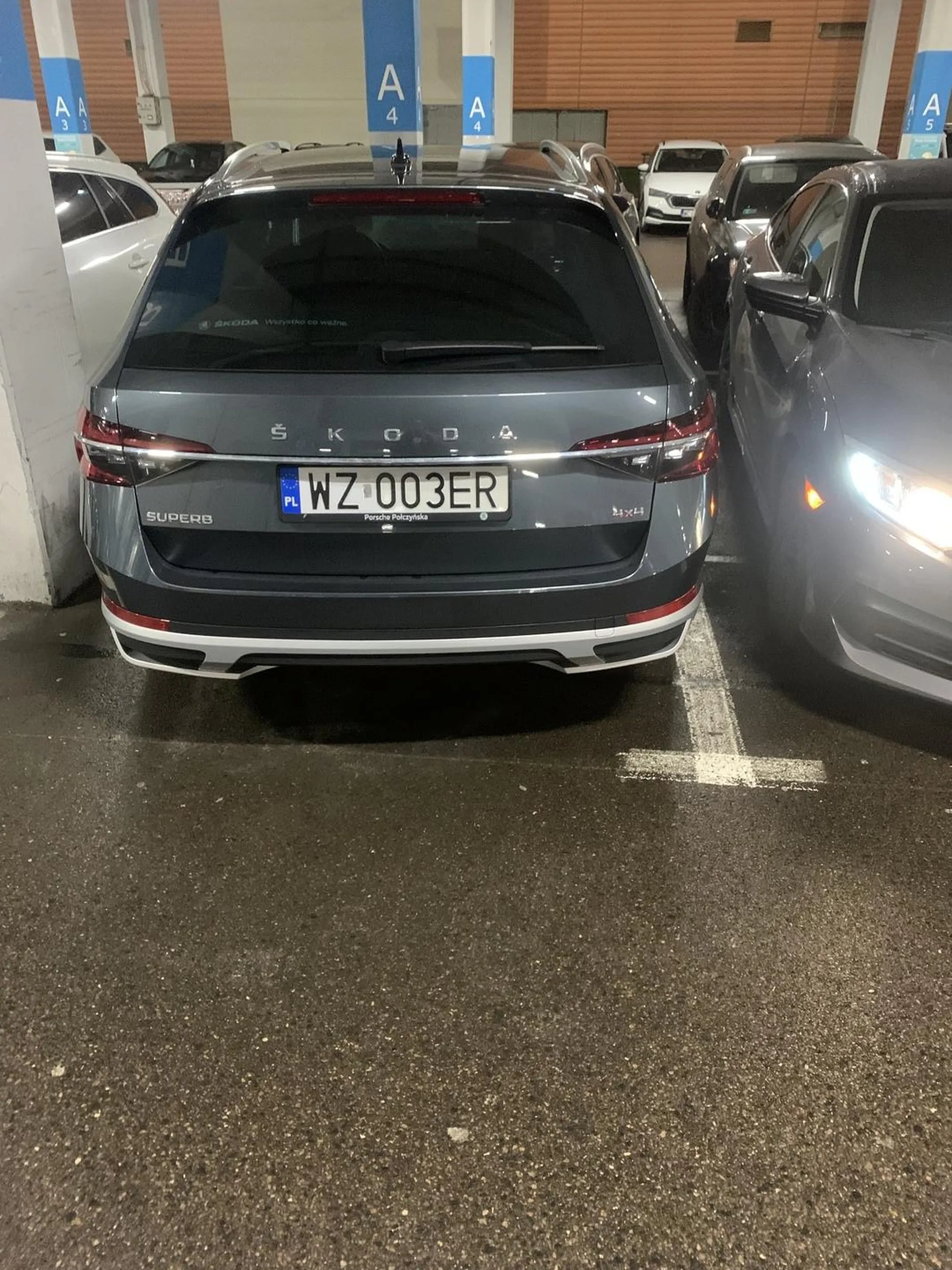 Kierowca wybitny, i nie, nie poszedł na szybkie zakupy, cud że z oblaniem parkowania dali ci prawko