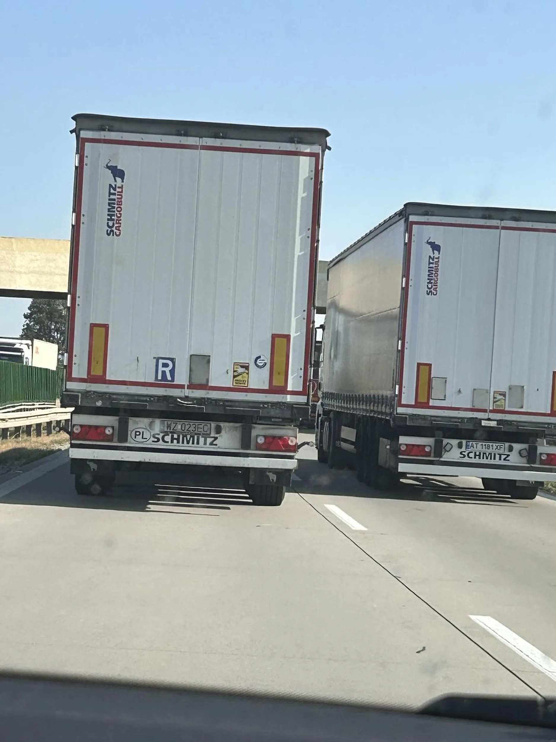 Drogi panie, na autostradzie jest zakaz wyprzedzania przez ciężarówki…