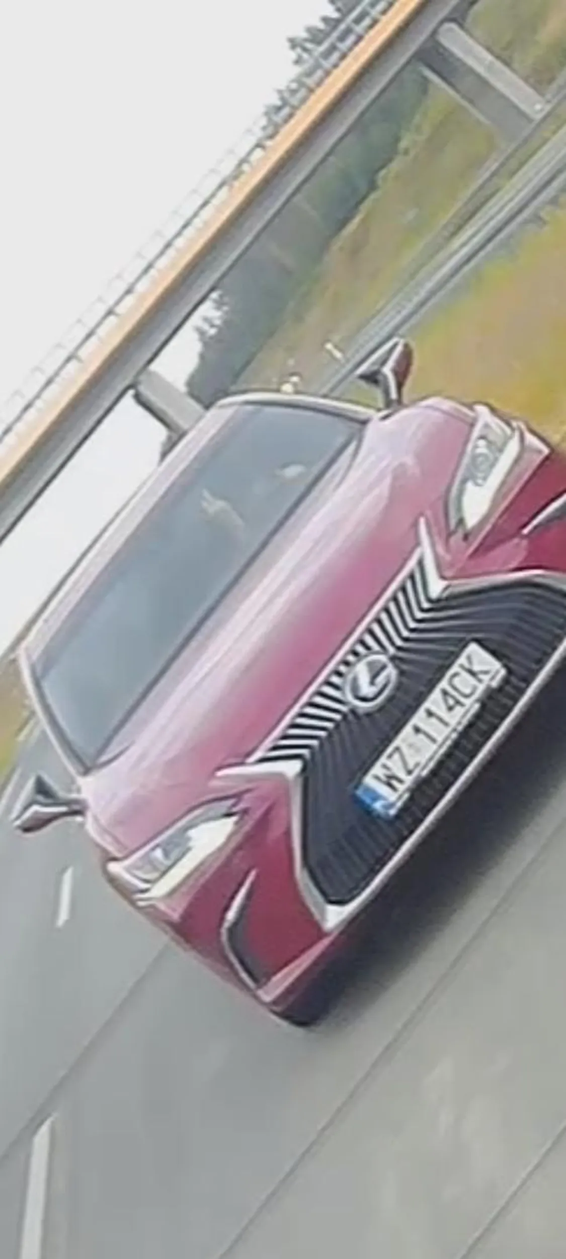 Naucz sie babo jeździć prawym pasem ? a paluszkiem się pobaw hahahahahaha