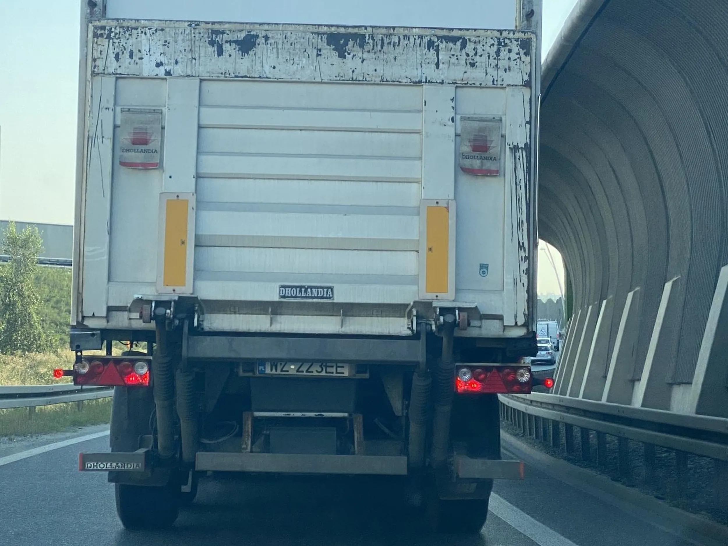 Tablica w połowie nie czytelna !!!