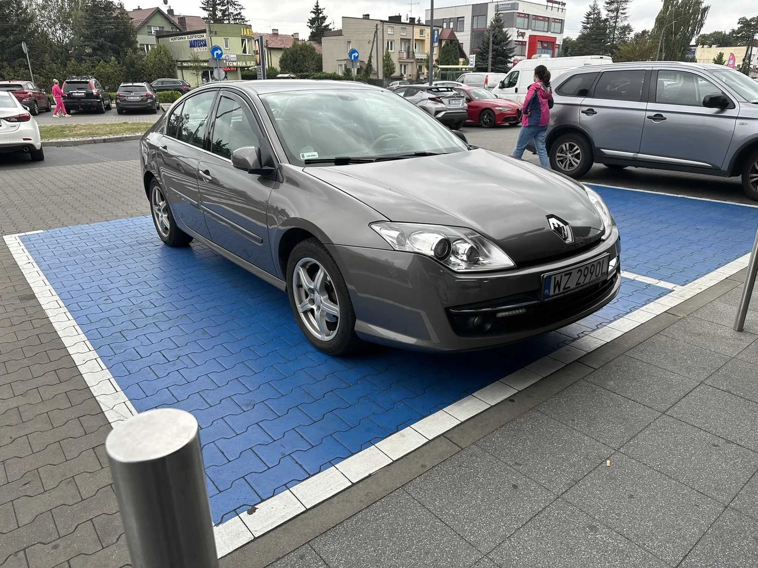 Inwalida zapewne zapomniał wyciągnąć karty...