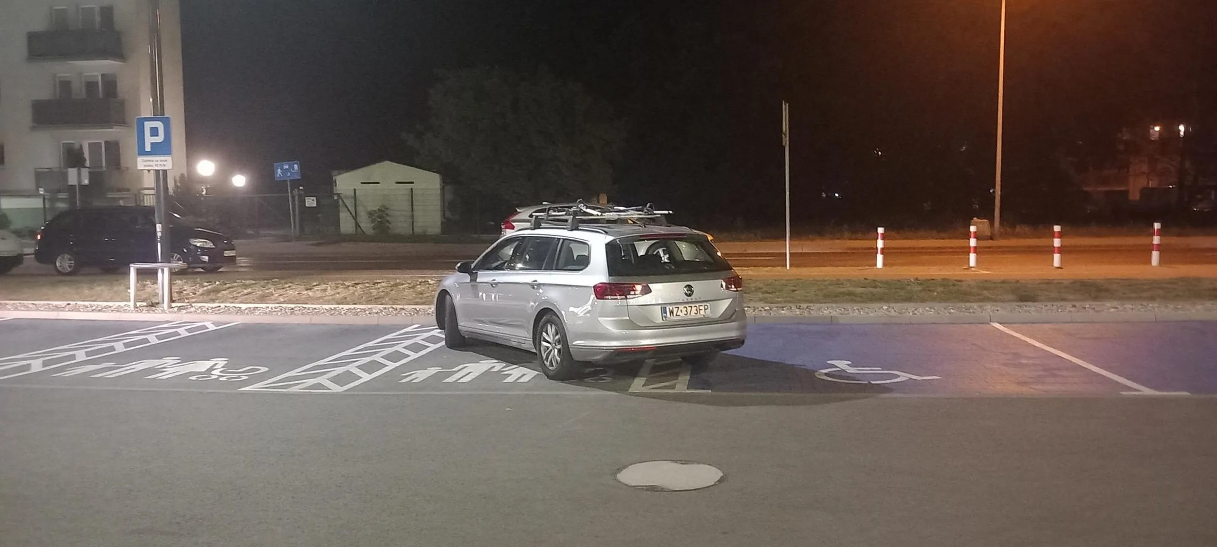 Ktoś tu ma dużą rodzinę i niepełnosprawność ( jeśli już to chyba umysłową, bo nie musze raczej dodawać że z samochodu wyszedł na nogach )