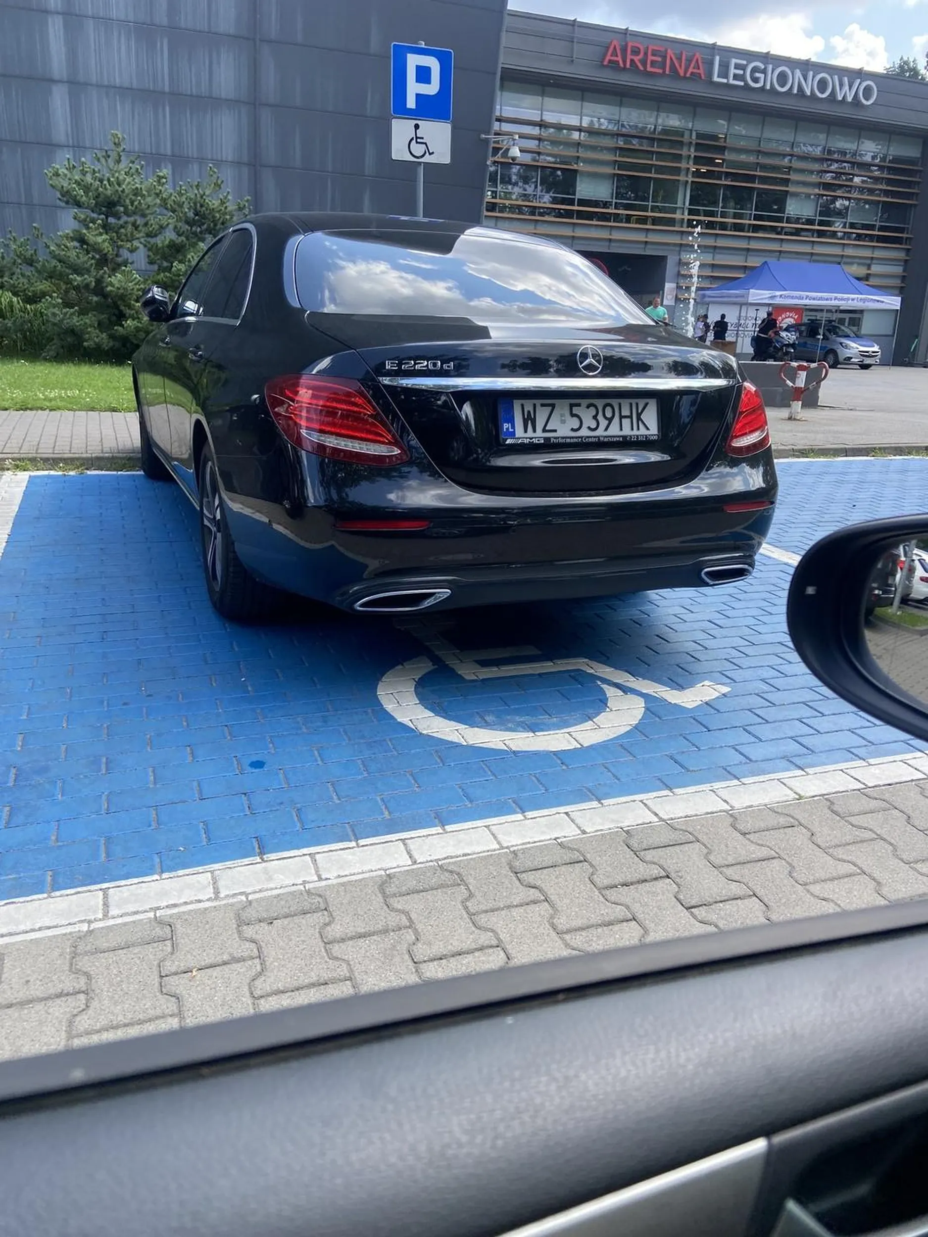 Parkowanie bez uprawnień na kopercie dla niepełnosprawnych