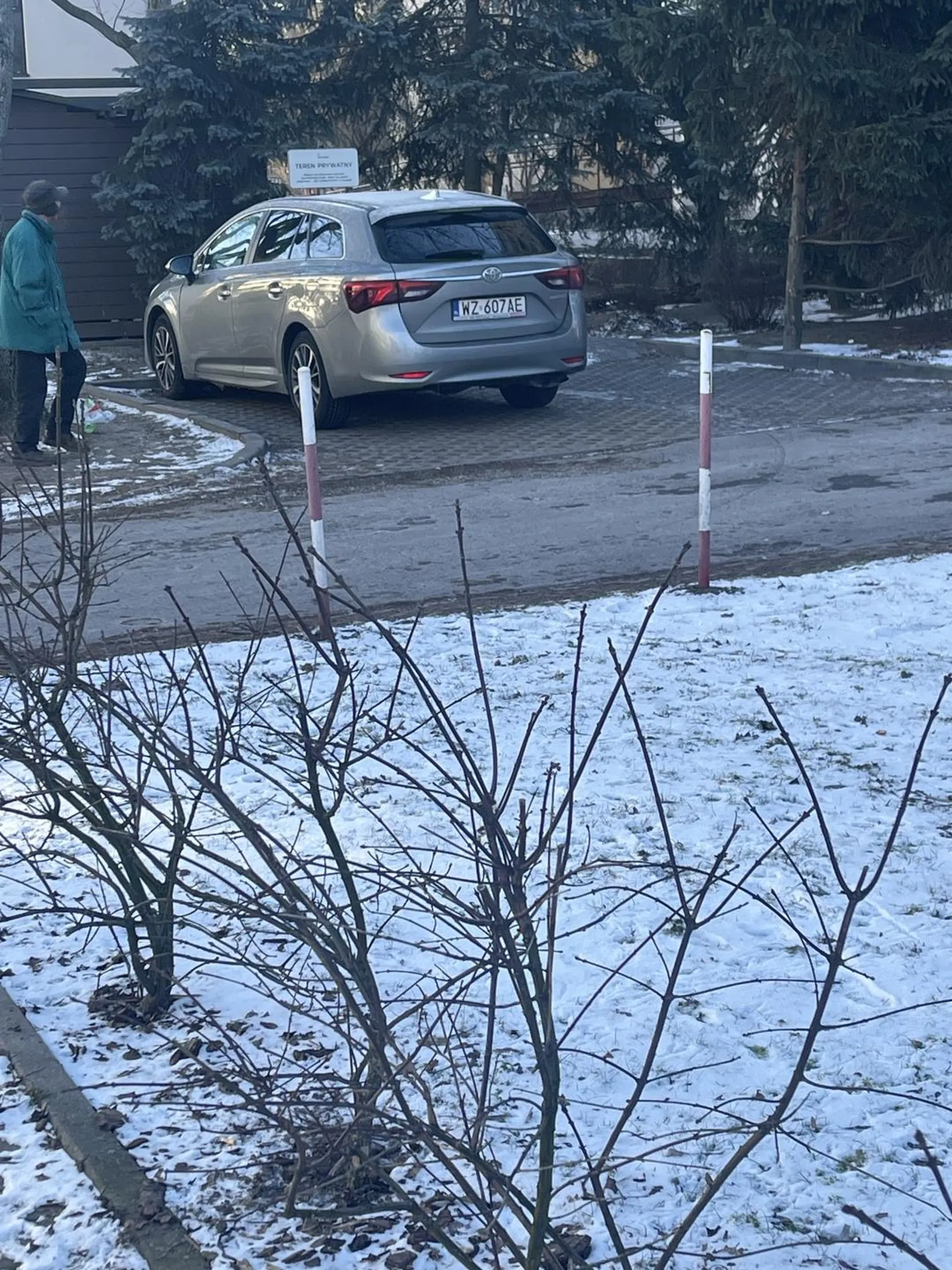 Nie umie jeździć Baran. Straszy uczennicę że przejedzie po nich na ulicę