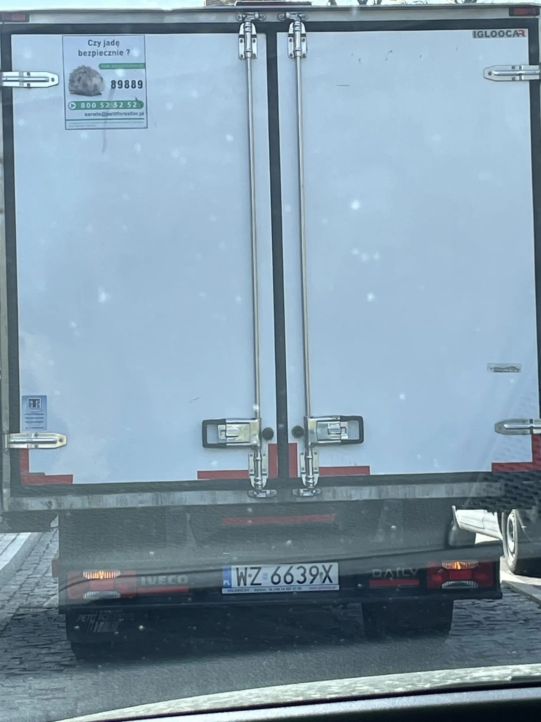 Zastawił przejazd i poszedł