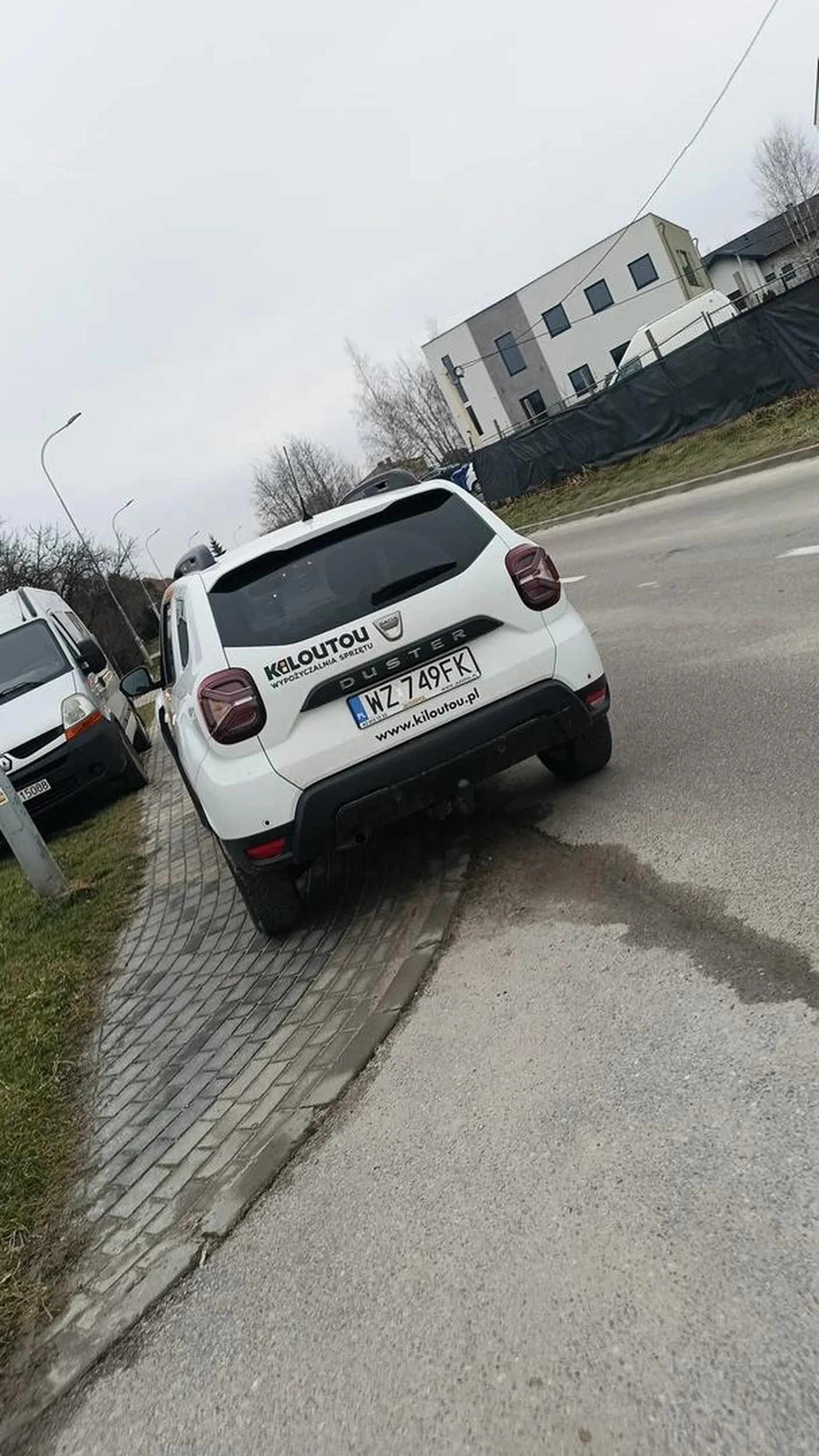 Komentarz zbędny . Chodnik zablokowany nie ma jak przejść !