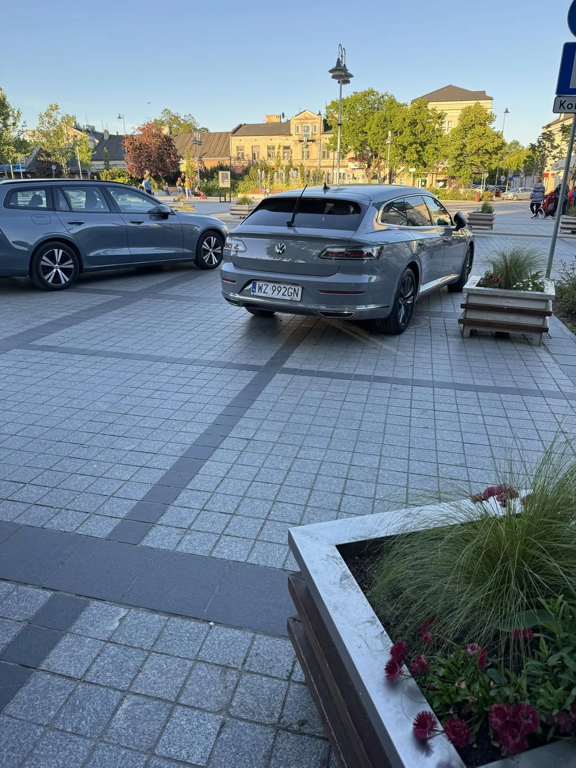 Baran zastawiający wyjazd „bo się spieszy i nie ma miejsc”. Wstyd dla rodziny