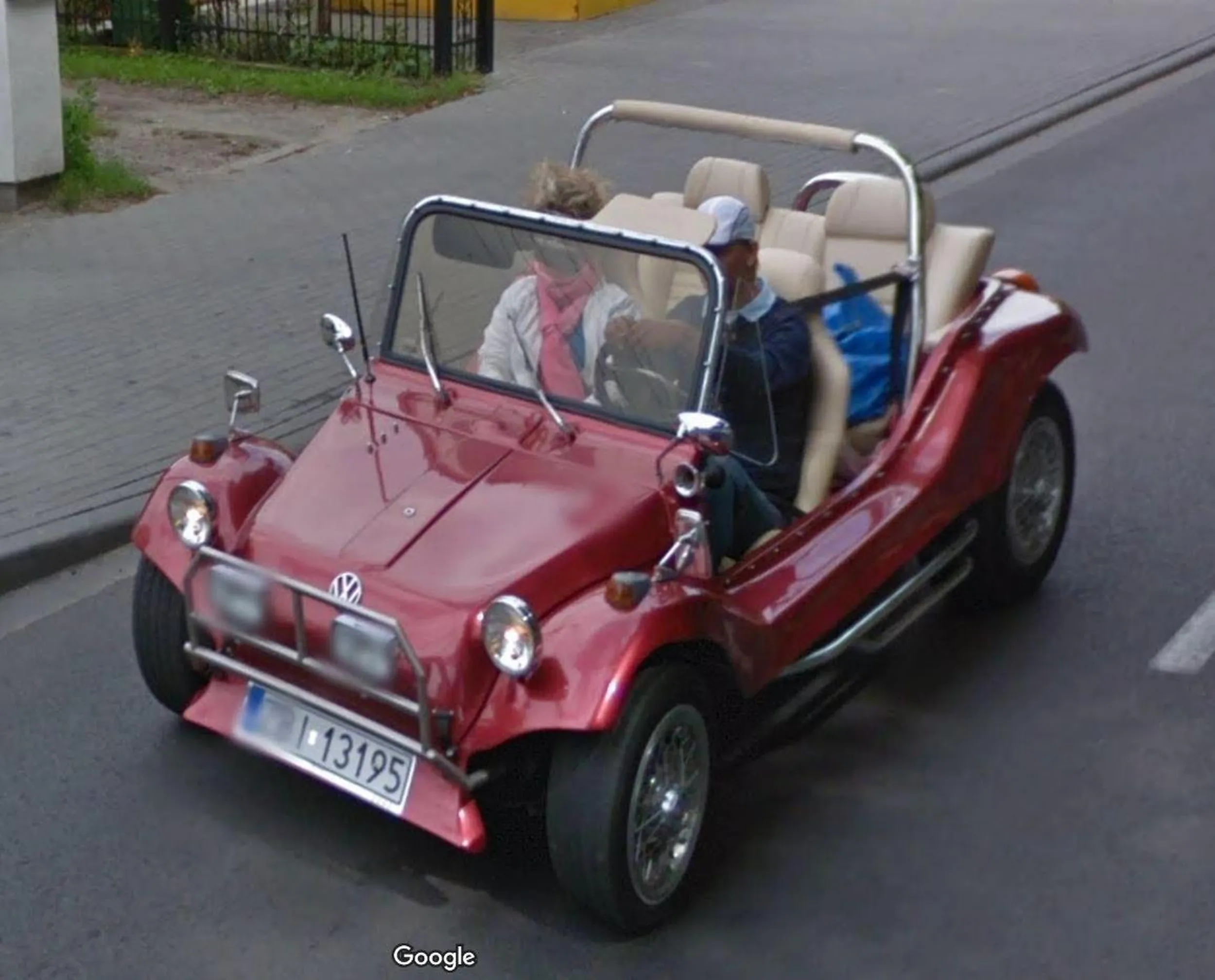 Widzieliscie ttaki saMochód w Białogardzie? Bo ja pierszy raz taki widzę a to że google nie zamazał numerów tablicy to skandal