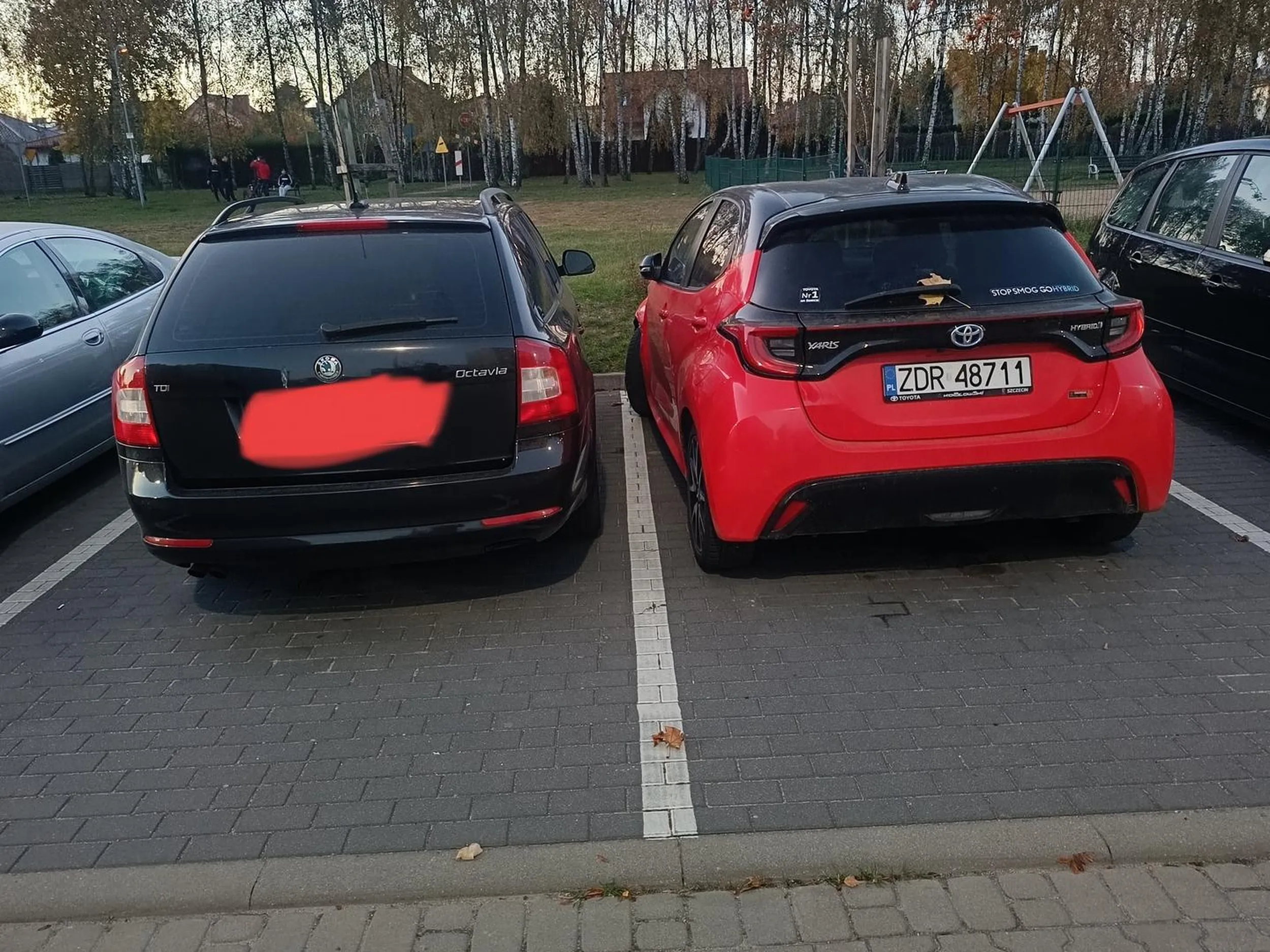 Nie potrafi parkować.male auto a ciężko się równo ustawić