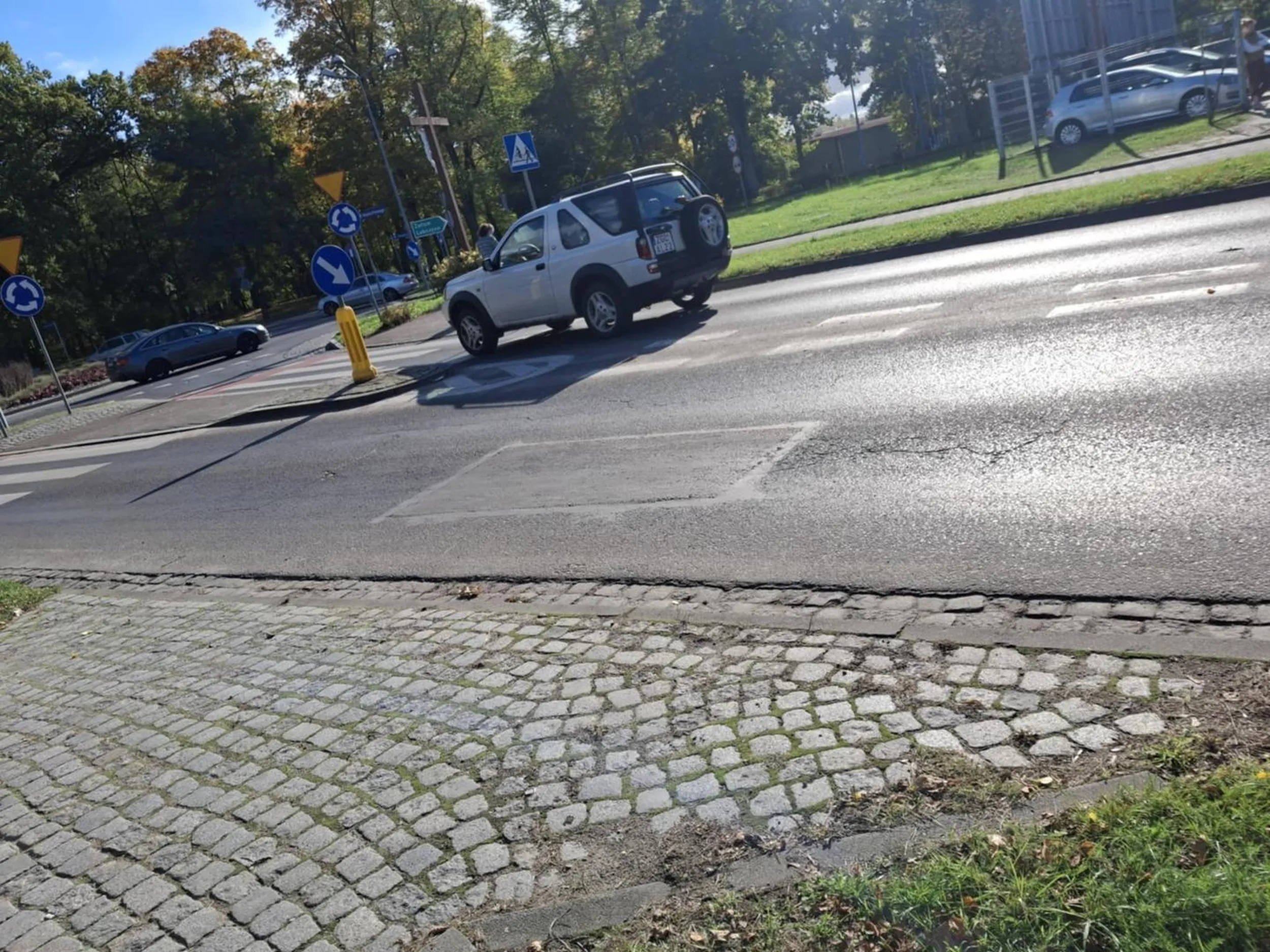 Niezły Trippa za kierownicą , Pali gumę pod Gdk w mieście G.