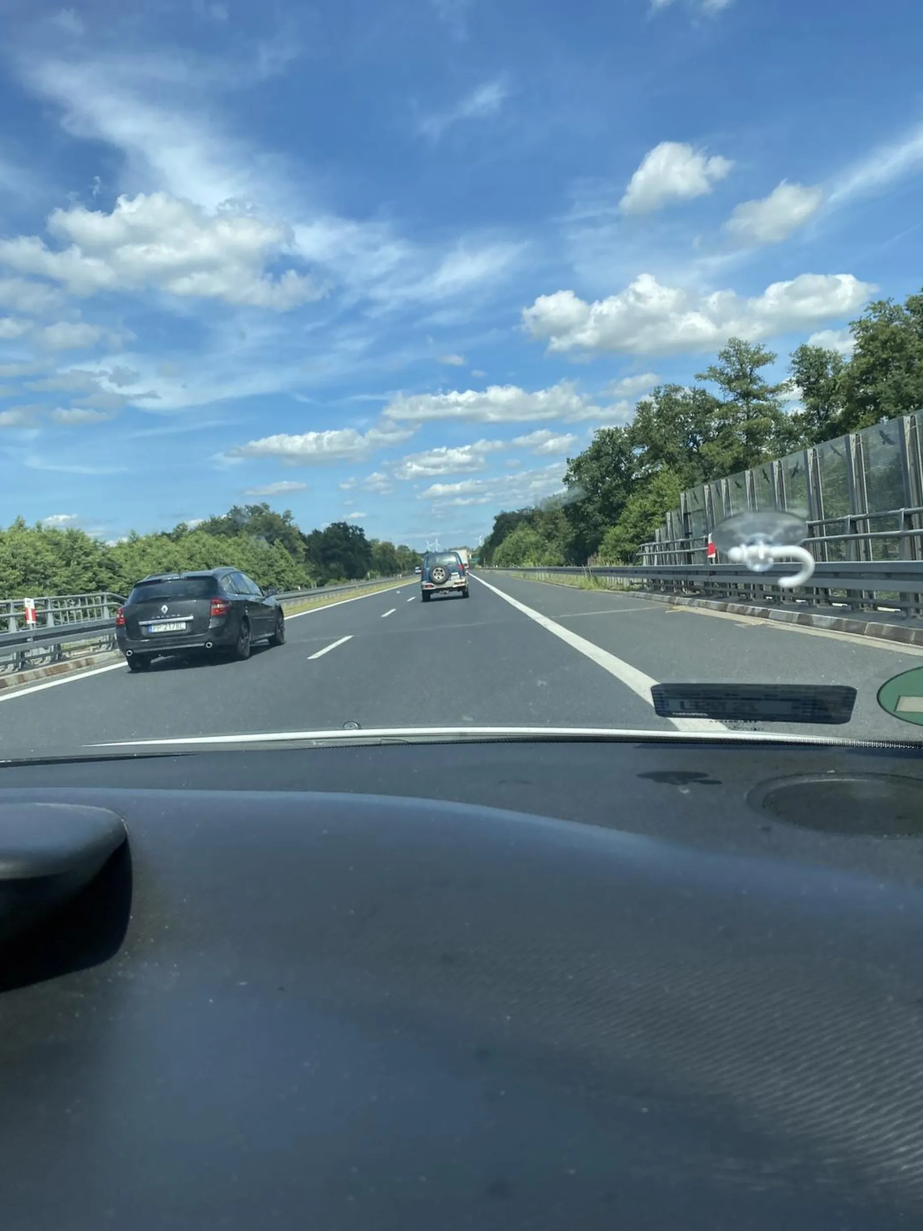 smieciu jak jeszcze troche zwolnisz na tej ekspresowce to na 3 bieg bede musial zredukowac