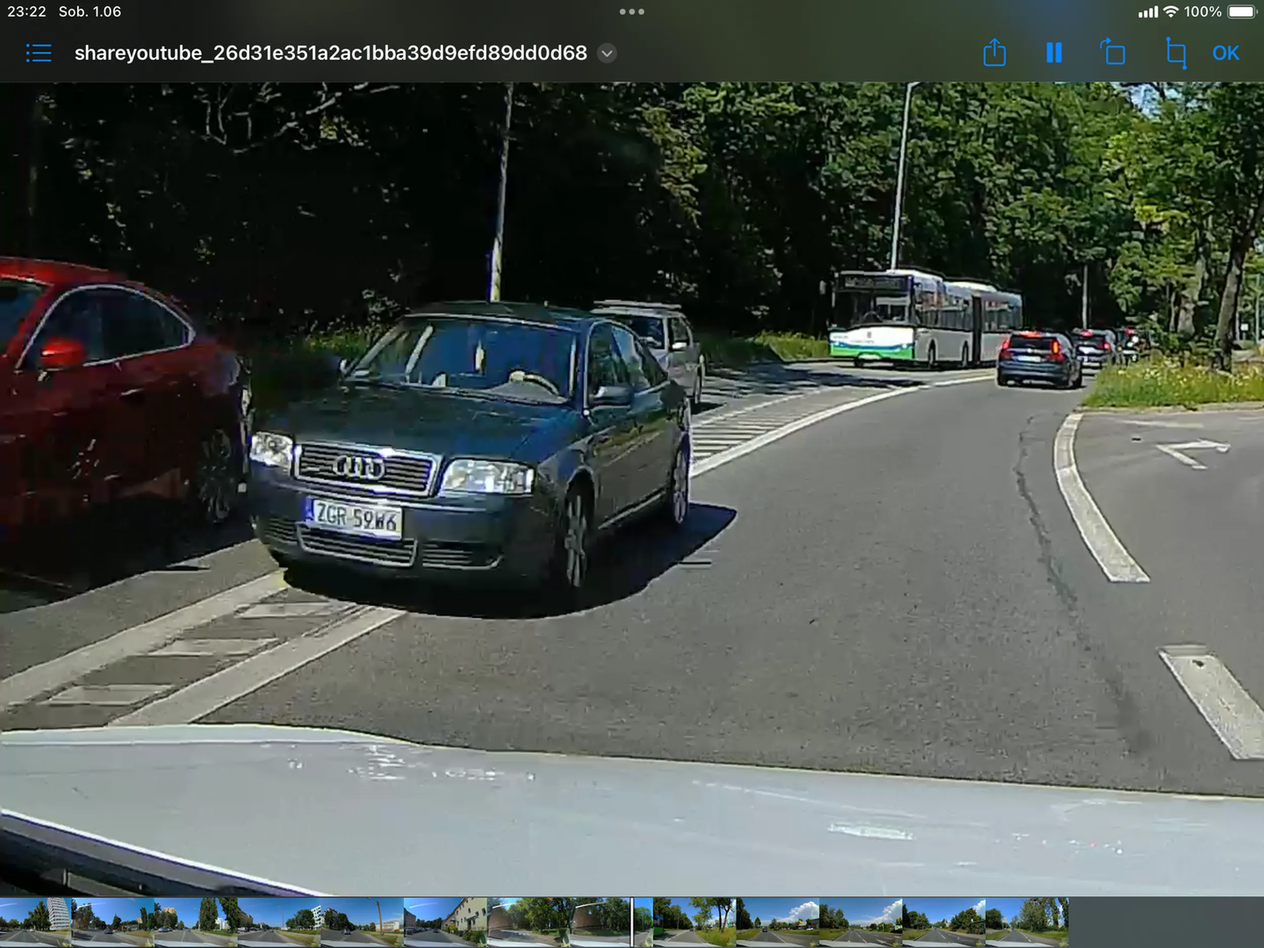 Morderca. Wyprzedanie na czołówce.