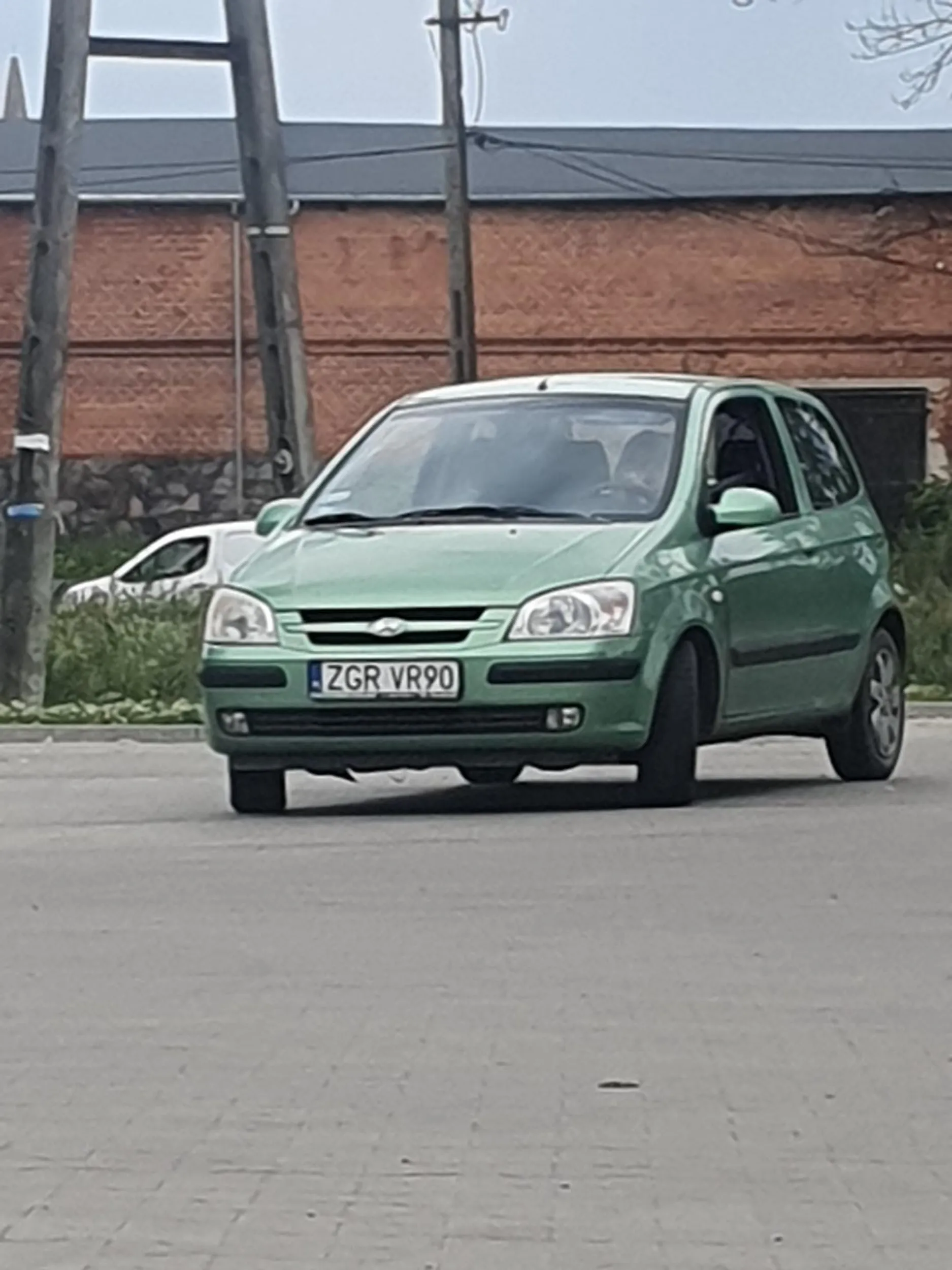 Pani nie umie parkować.