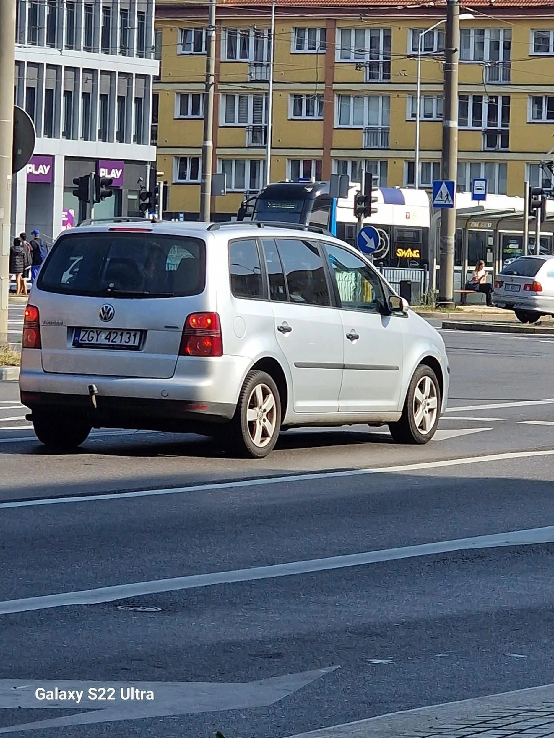 Palant wjechał na swoim czerwonym w pieszych i rowerzystę na Bramie Portowej w Szczecinie po czym jak gdyby nigdy nic pojechał dalej do kolejnych świateł