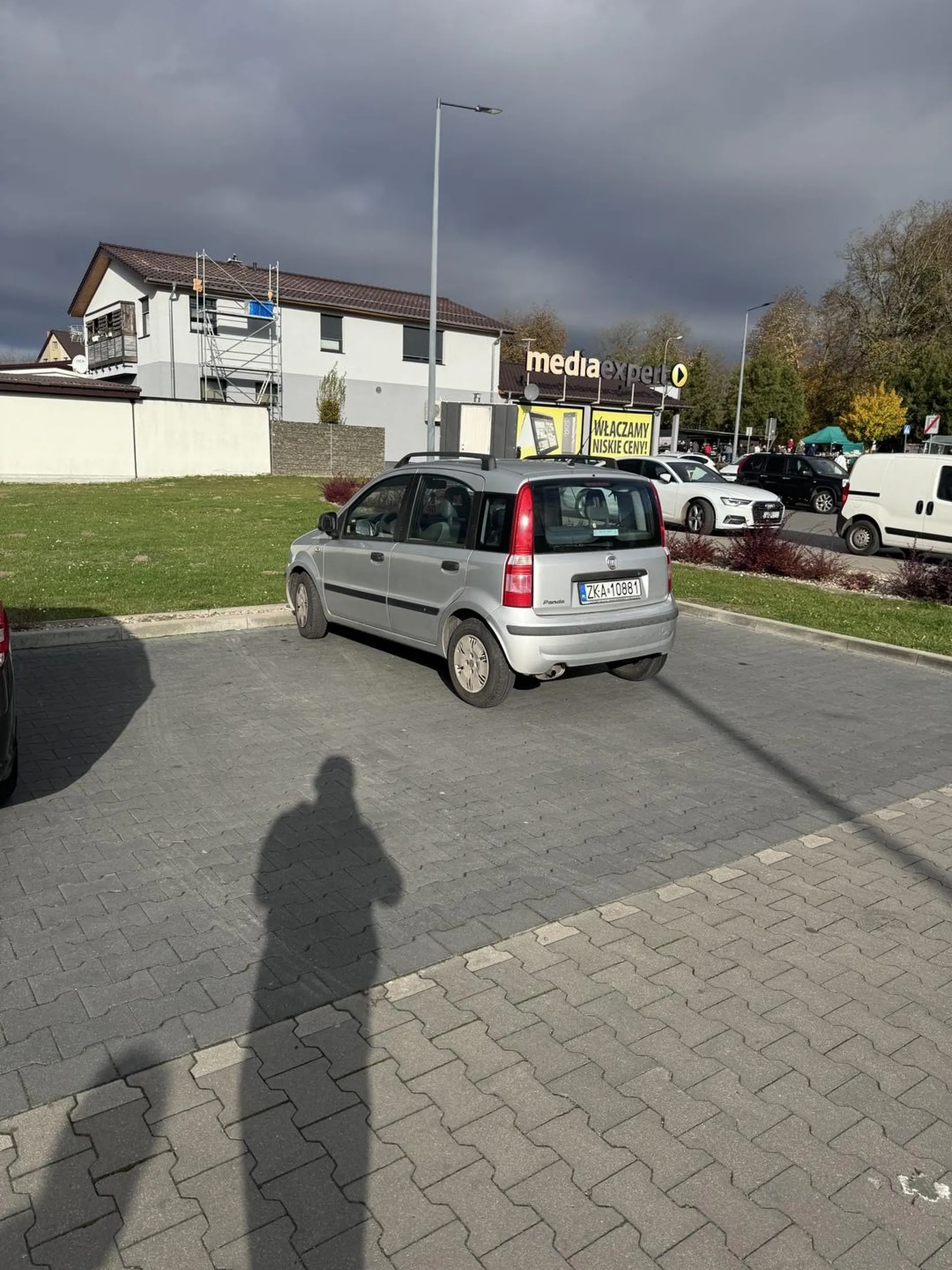 Polecam poćwiczyć parkowanie Jednym małym gównem zająć 3 miejsca trzeba mieć talent