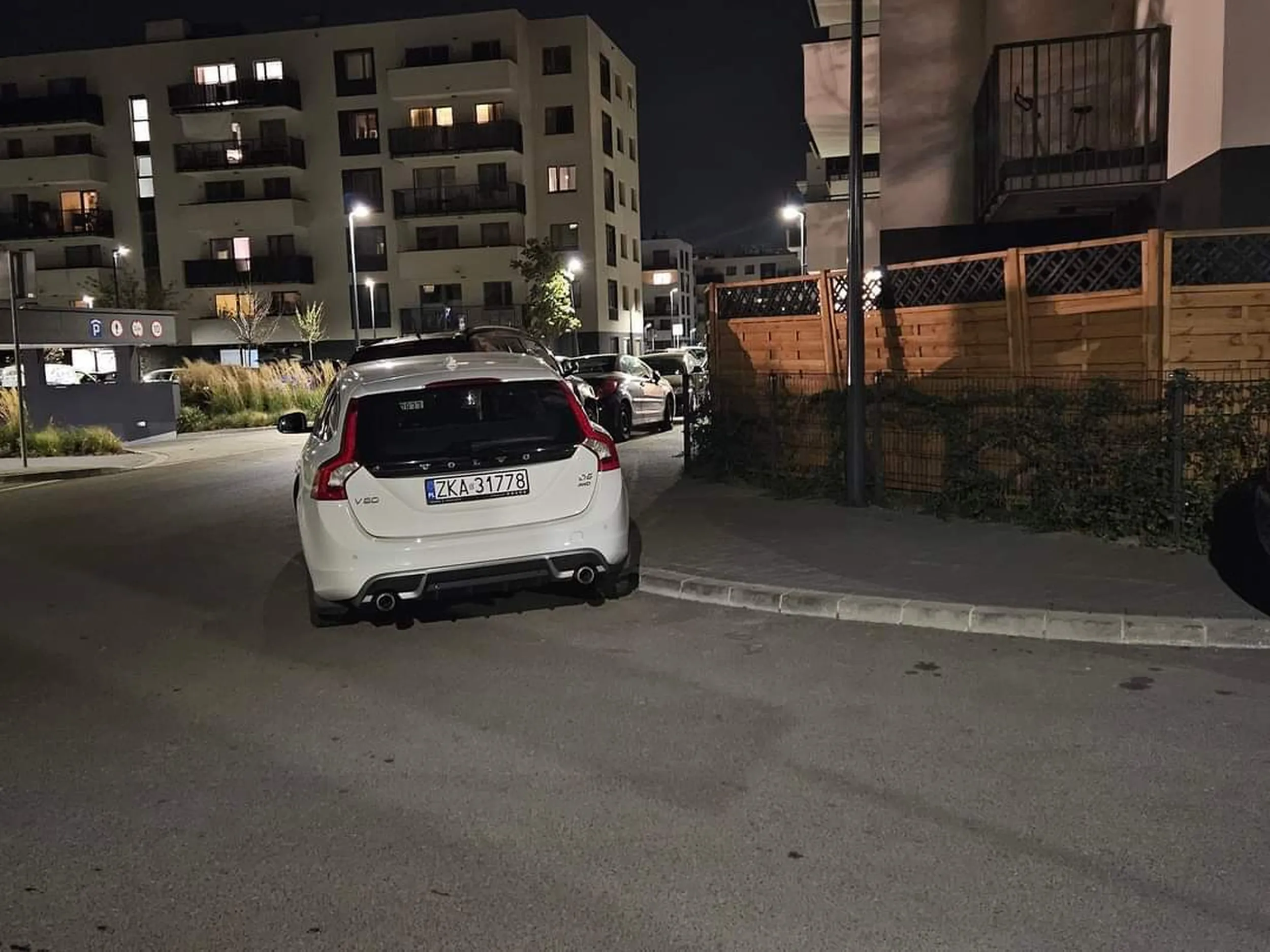 Zaparkuję na łuku drogi, ograniczę widoczność