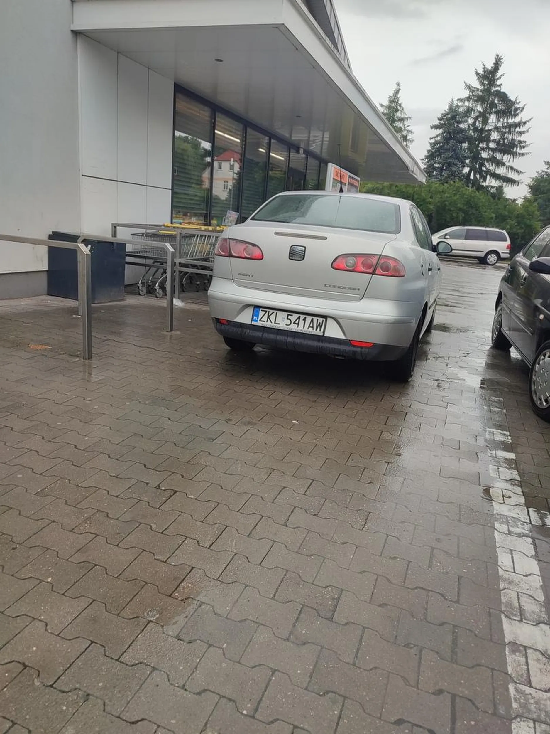 Bliżej się nie dało ?