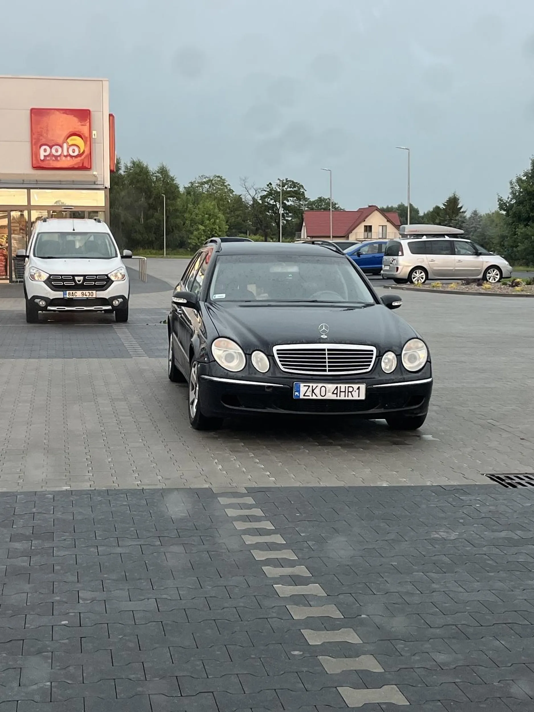 dawno nie widzialem tak ladnego parkowania