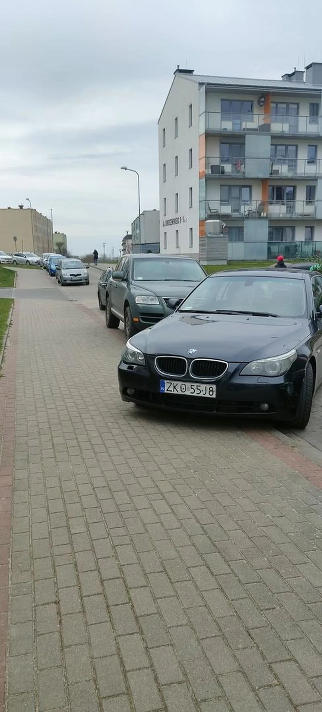 Nie potrafi parkować (dwie identyczne sytuacje w krótkim odstępie czasu)