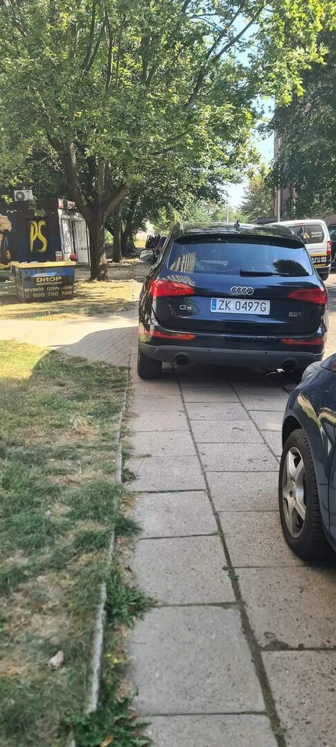 Furman blokuje chodnik.