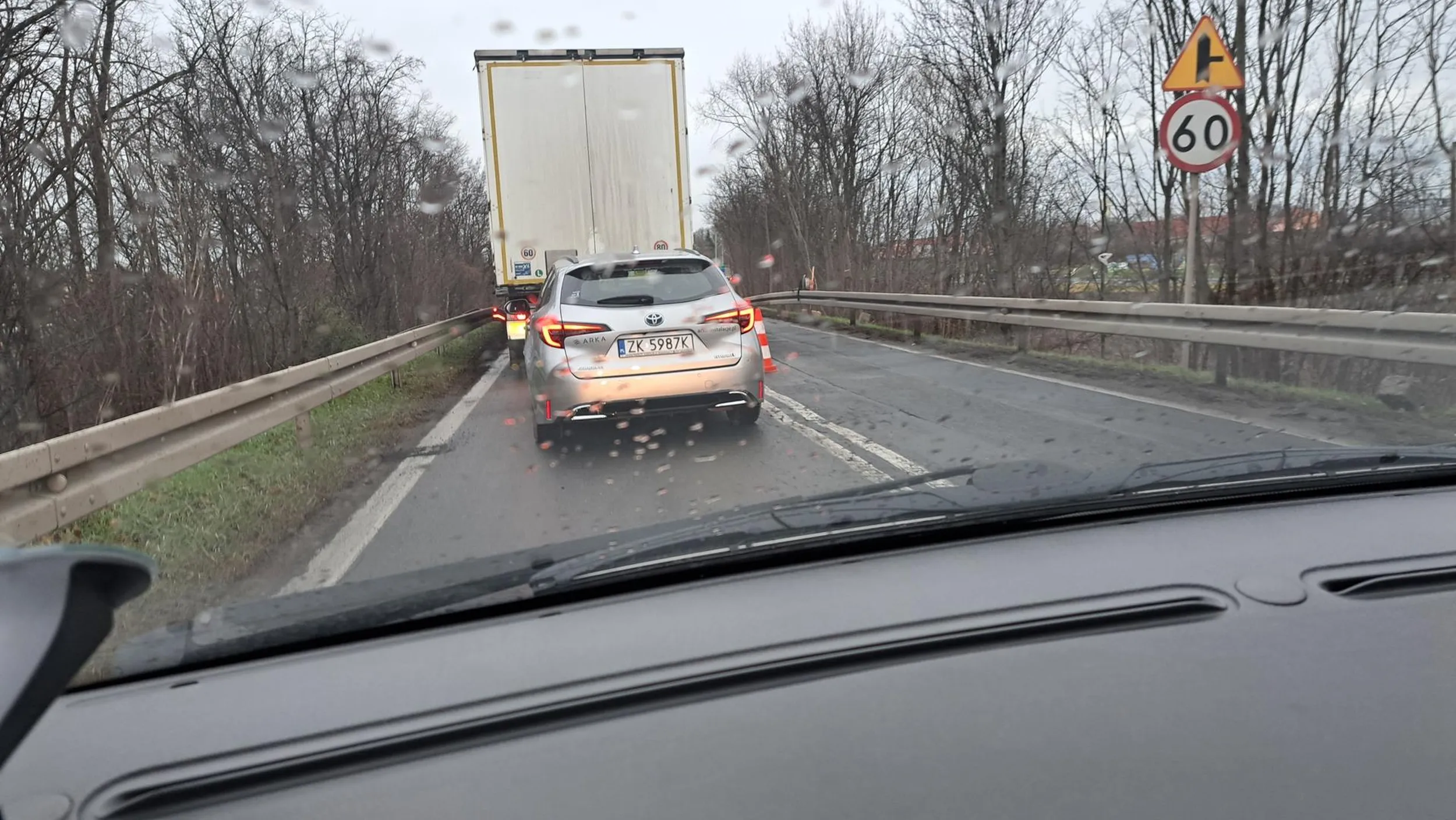 Tego peta mogłeś sobie na czole zgasić a nie zaśmiecać środowisko, zjazd z a4 Strzegom/Rawicz.