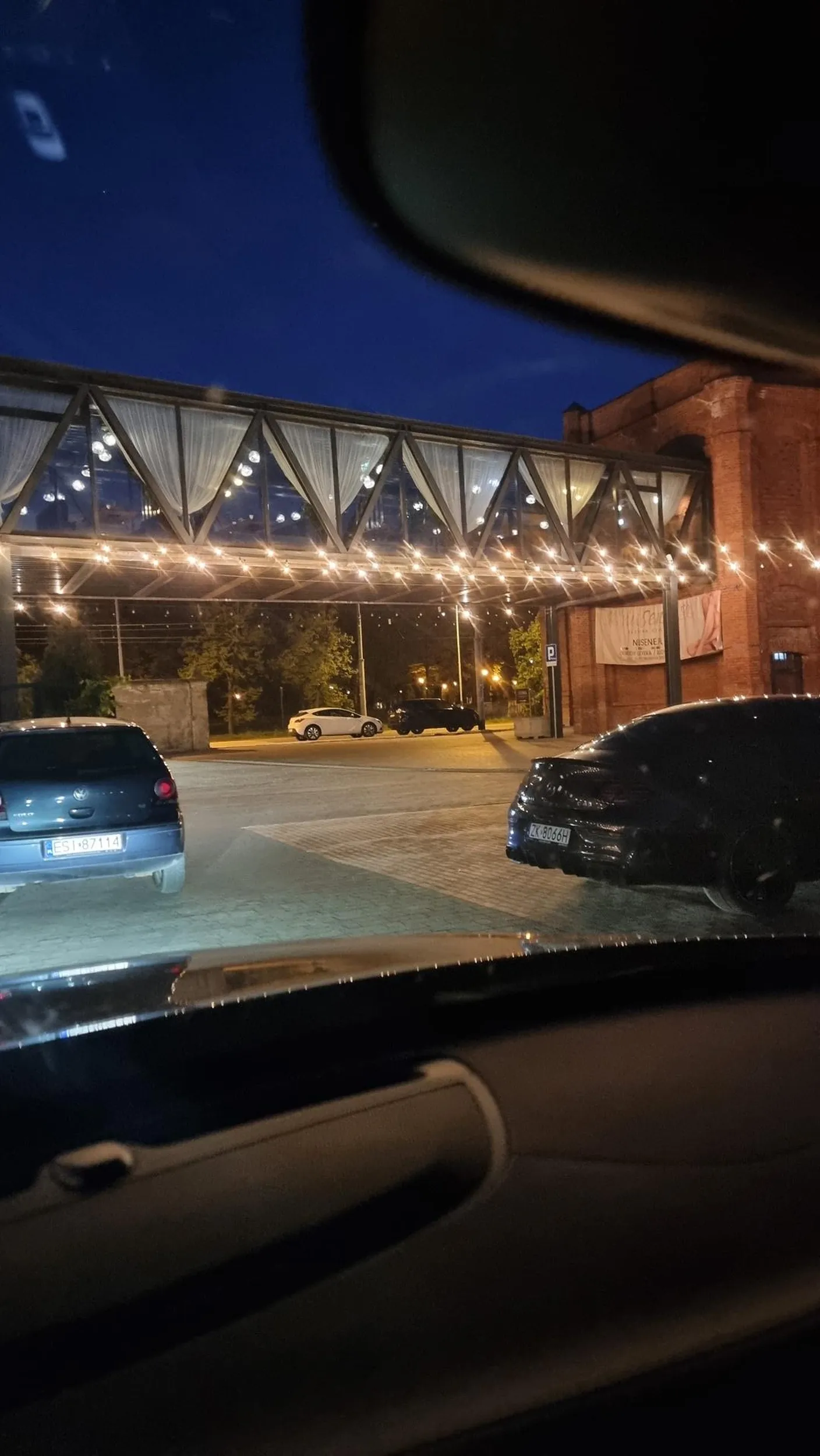 Pizza zablokowal wjazd i wyjazd. Burak z pizdziszewa.