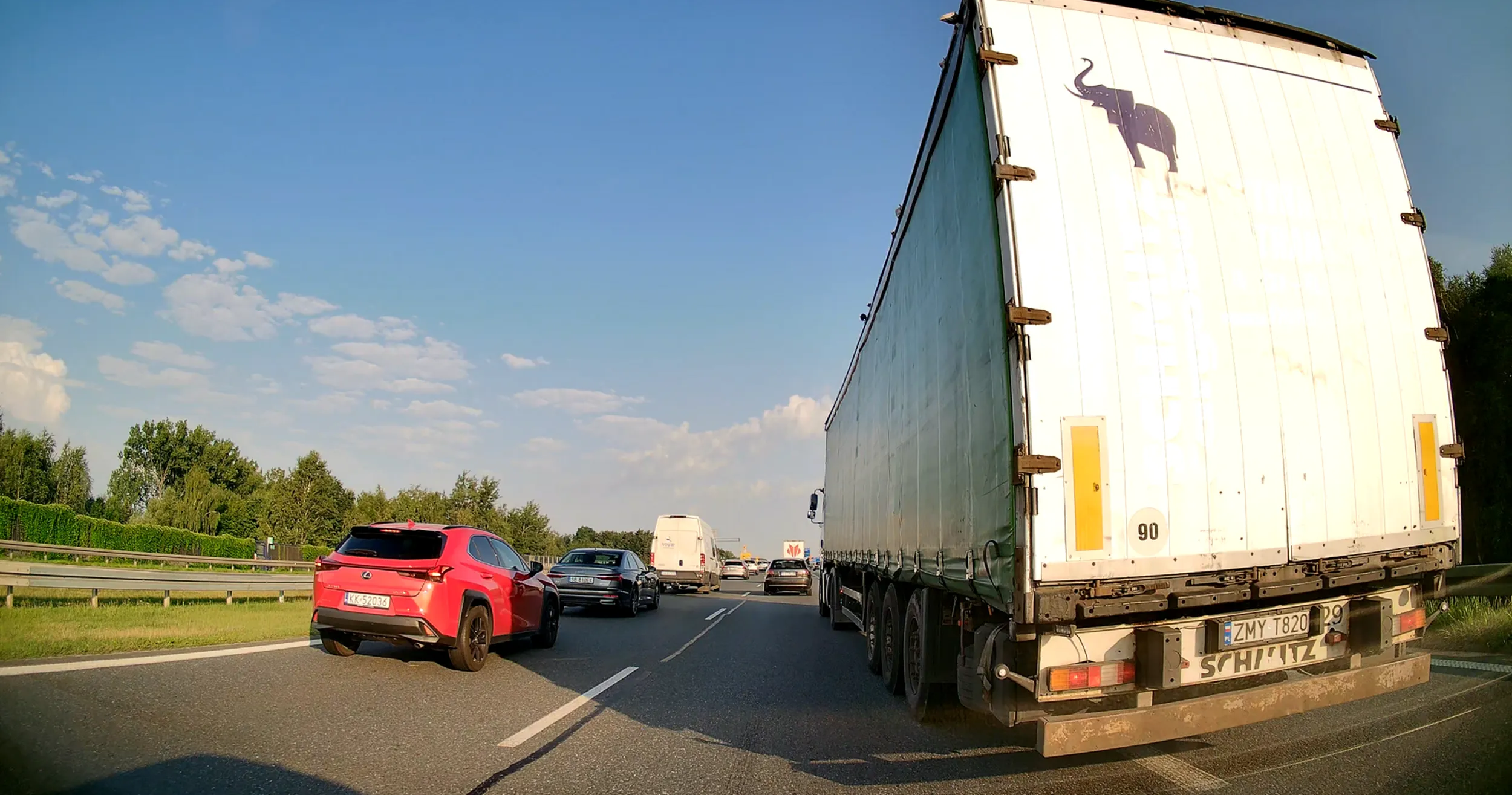 Szeryf w ciężarówce, blokuje pas rozbiegowy na autostradzie A4