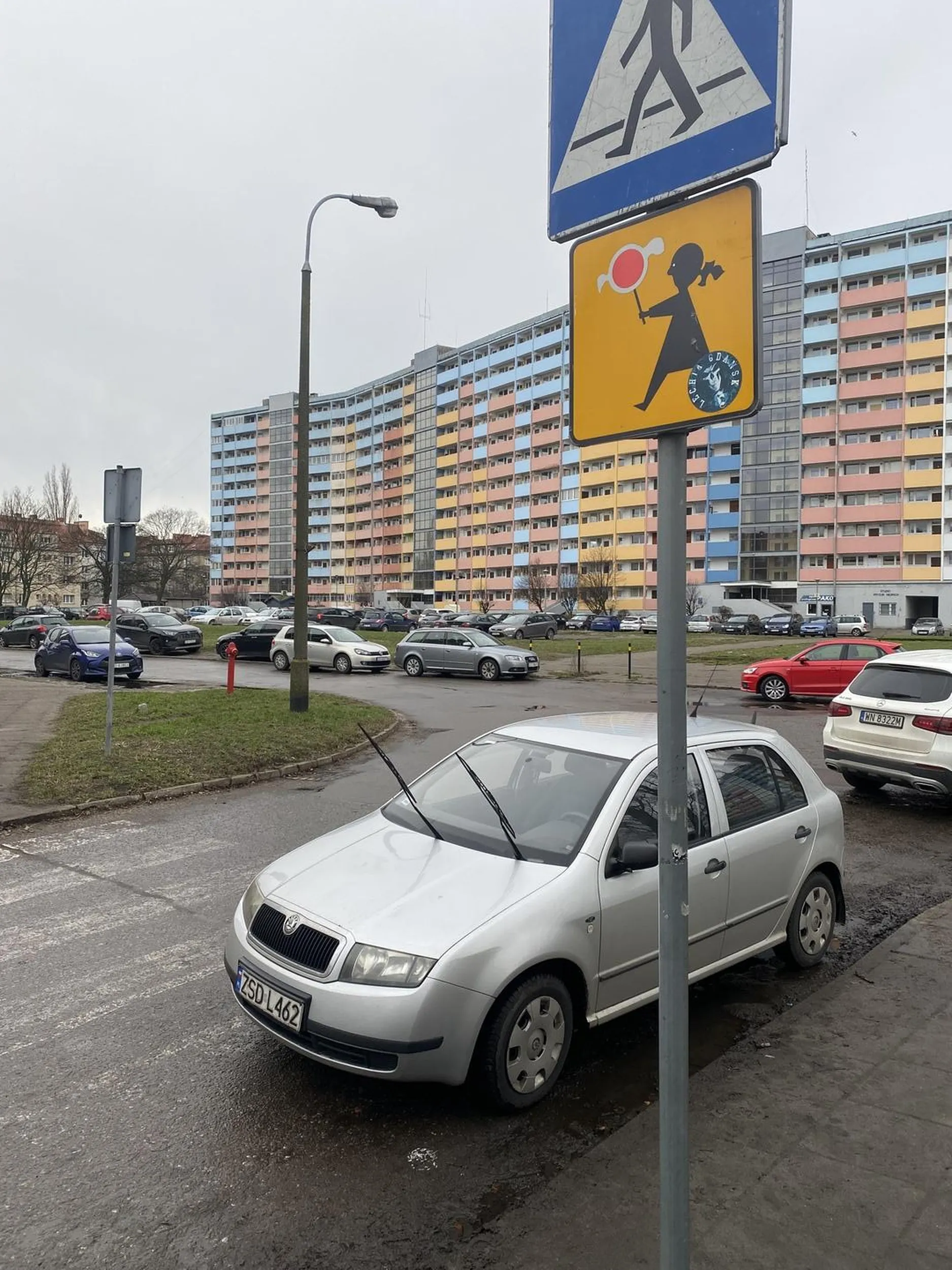 Naucz się parkować. A nie codziennie parkujesz na przejściu dla pieszych. Nie pozdrawiam