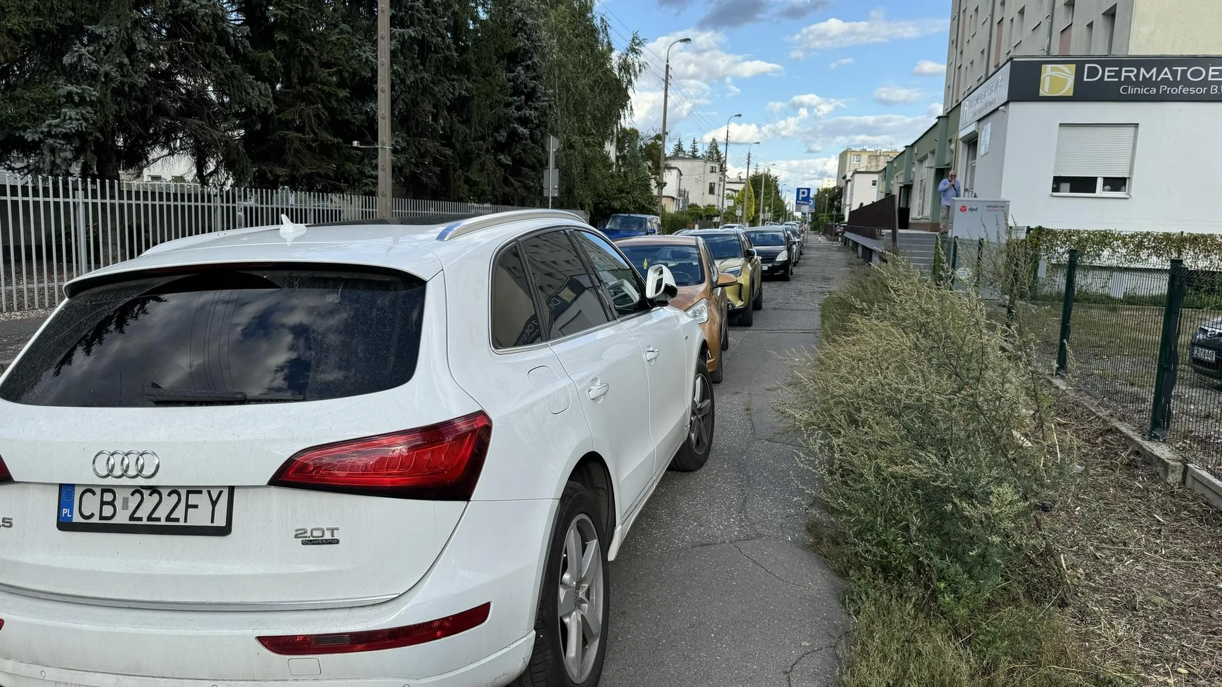 Nie pozostawiono 1,5 metra dla pieszych.