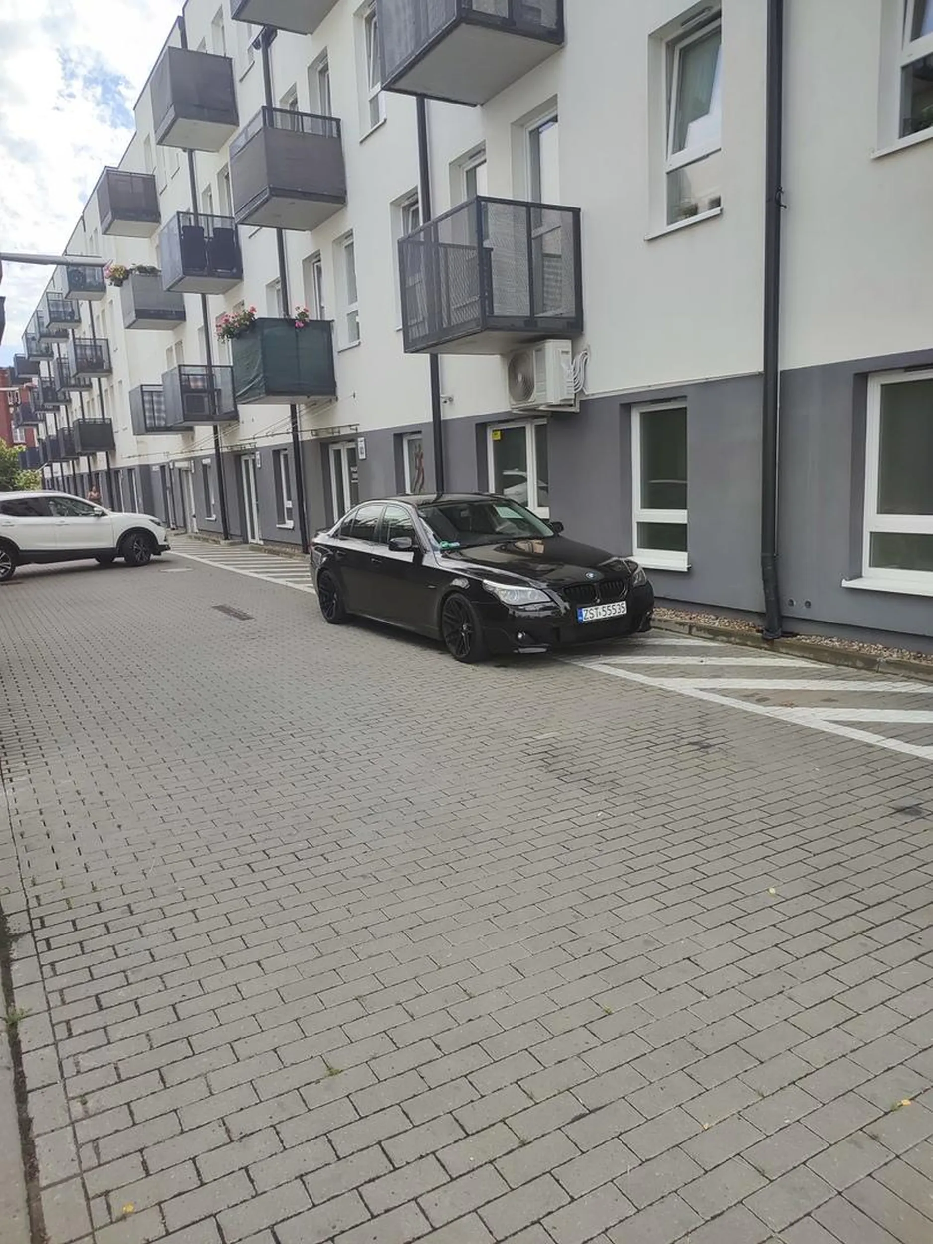 Zastawia wjazd do garażu na parę godzin