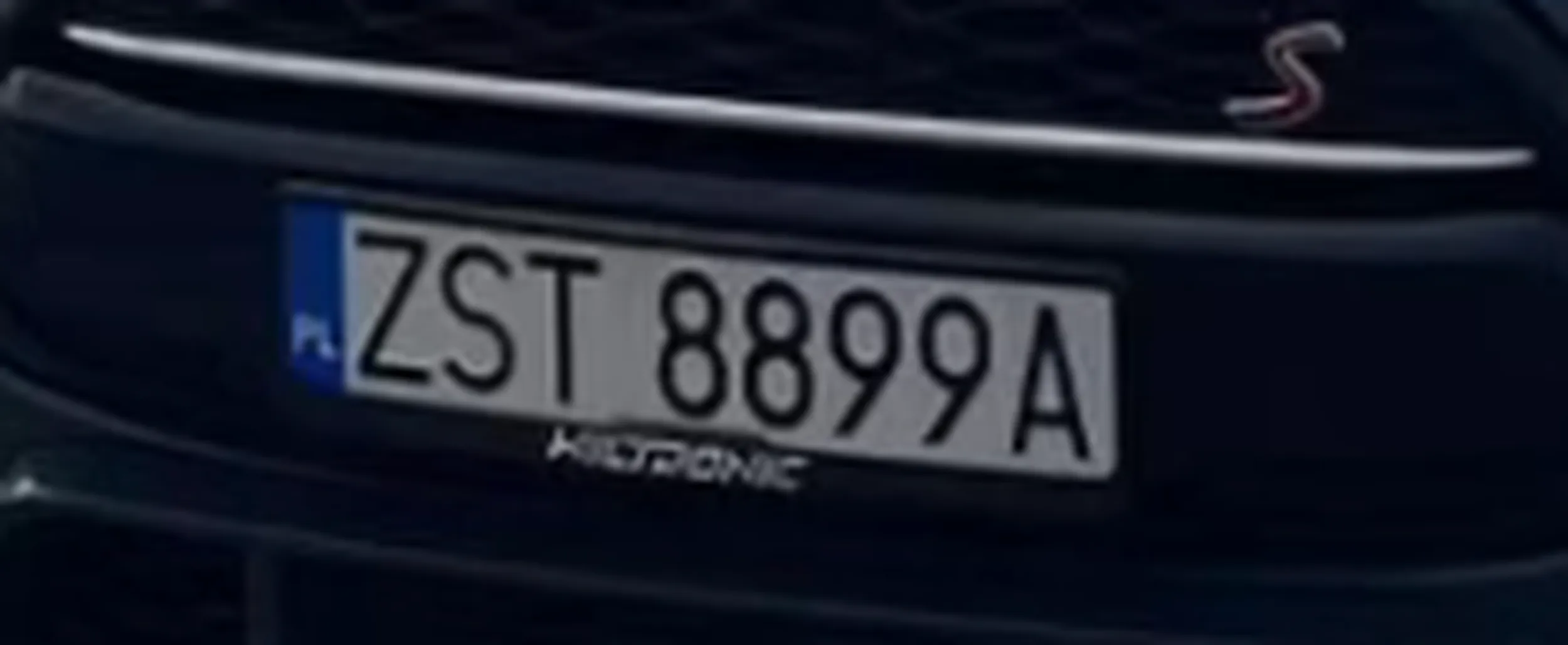 Jegomość jak nie jednego dnia zajechał mi drogę to następnego widziałem jak bez żadnego wstydu onanizował się w samochodzie na parkingu przy galerii w Lipniku