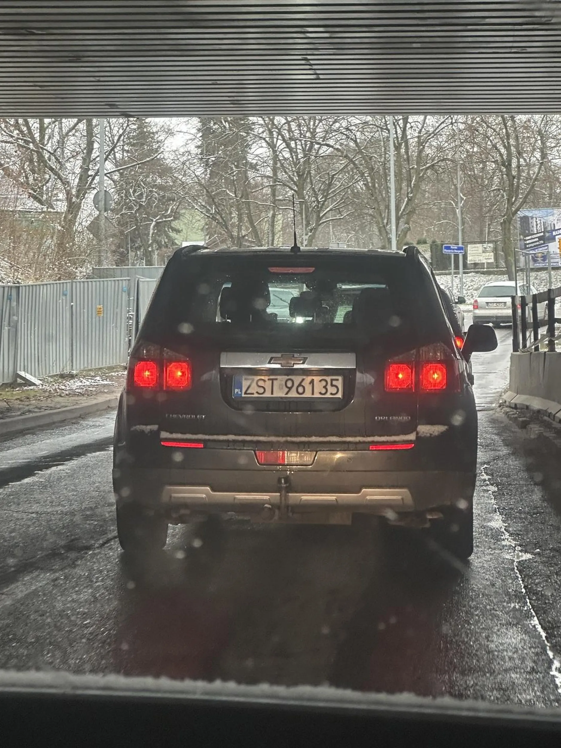 Polecam Pani nauczyć się jeździć. A nie wymuszanie pierwszeństwa i nie zatrzymanie się na stopie. I oczywiście wielkie pretensje. Proszę podać adres wyślę podręcznik do nauki przepisów ruchu drogowego.