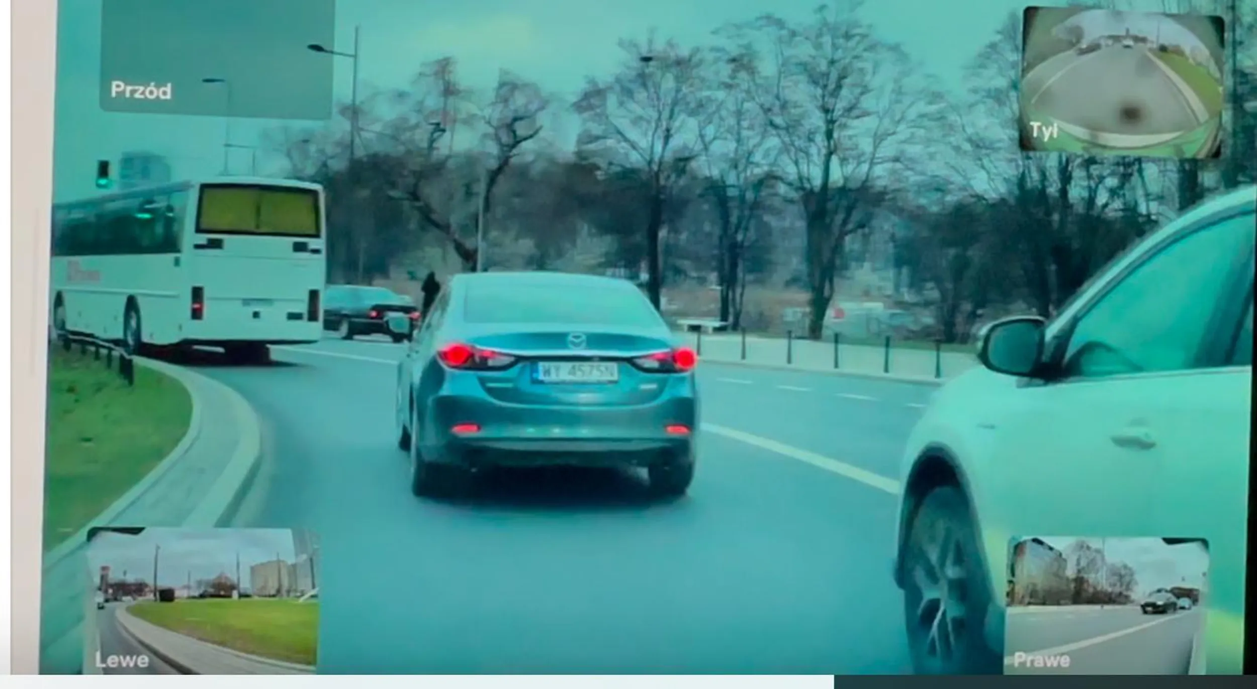 Chora kobieta, gdyby nie awaryjne hamowanie auta spowodowałaby wypadek. Ponadto skrajnie agresywna, po zajechaniu drogi i wymuszeniu pierwszeństwa rzuca wyzwiskami i groźbami.