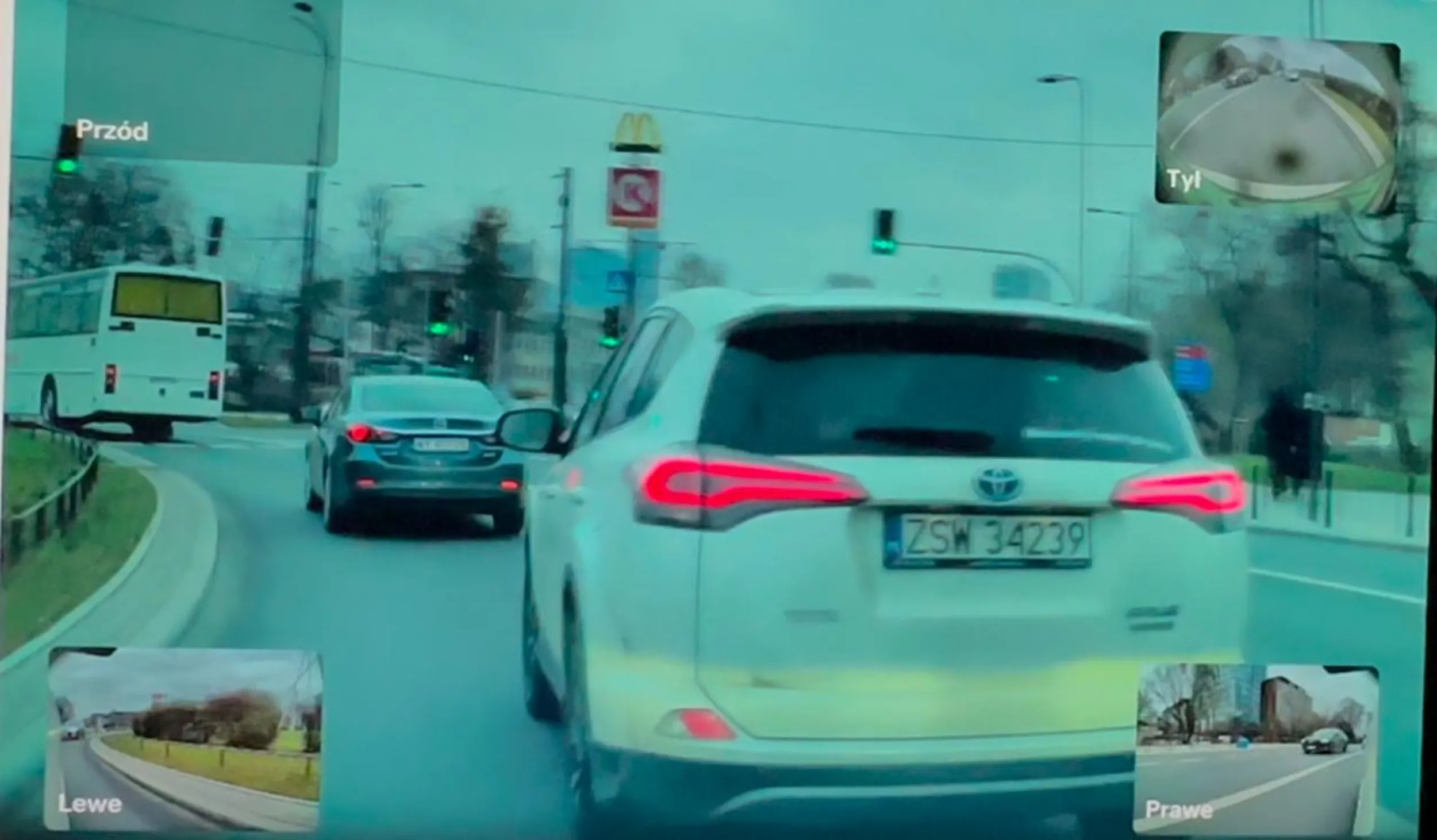 Chora kobieta, gdyby nie awaryjne hamowanie auta spowodowałaby wypadek. Ponadto skrajnie agresywna, po zajechaniu drogi i wymuszeniu pierwszeństwa rzuca wyzwiskami i groźbami.