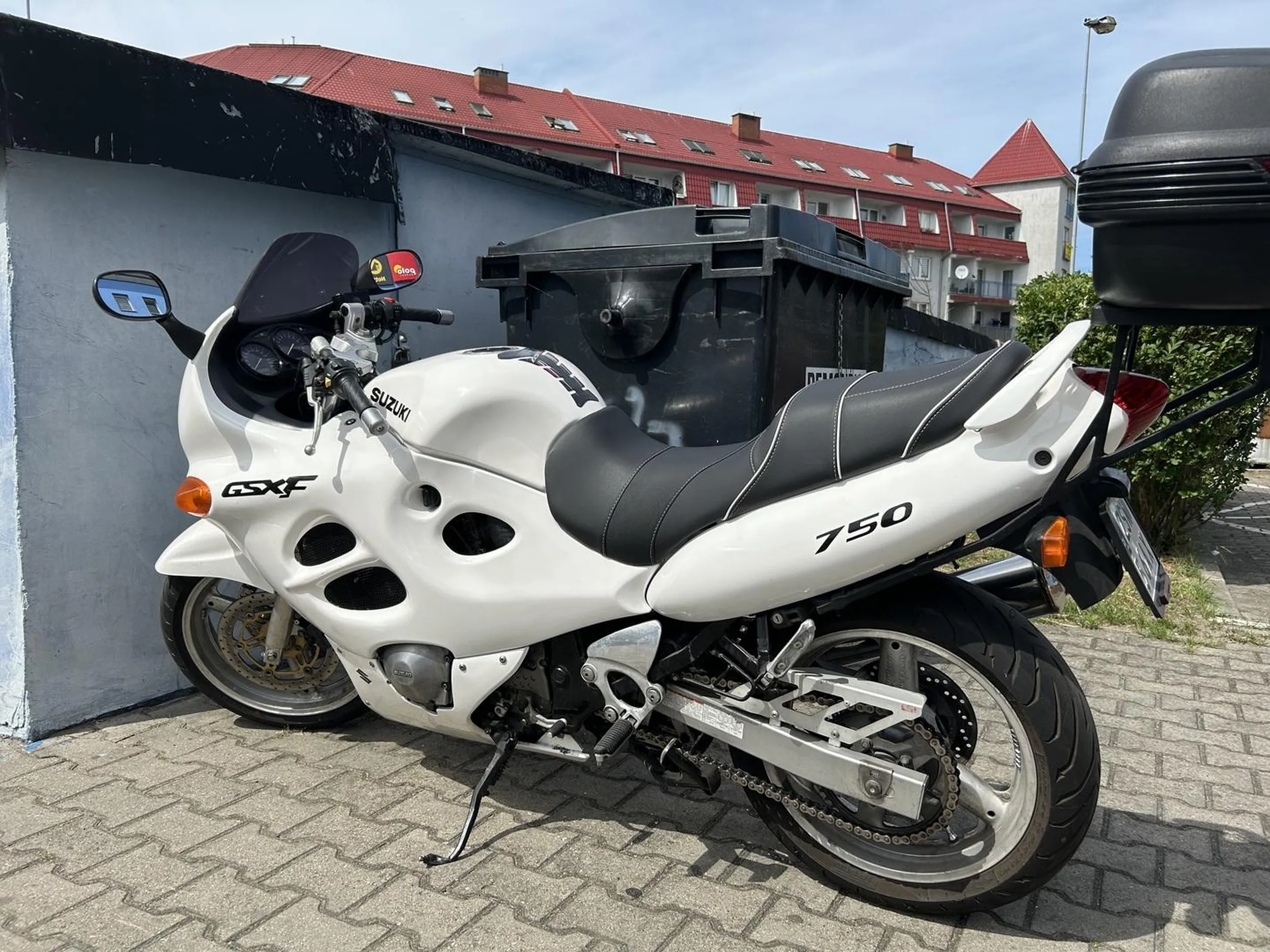 Biała strzała wygląda jak sklejka motorynka hehe